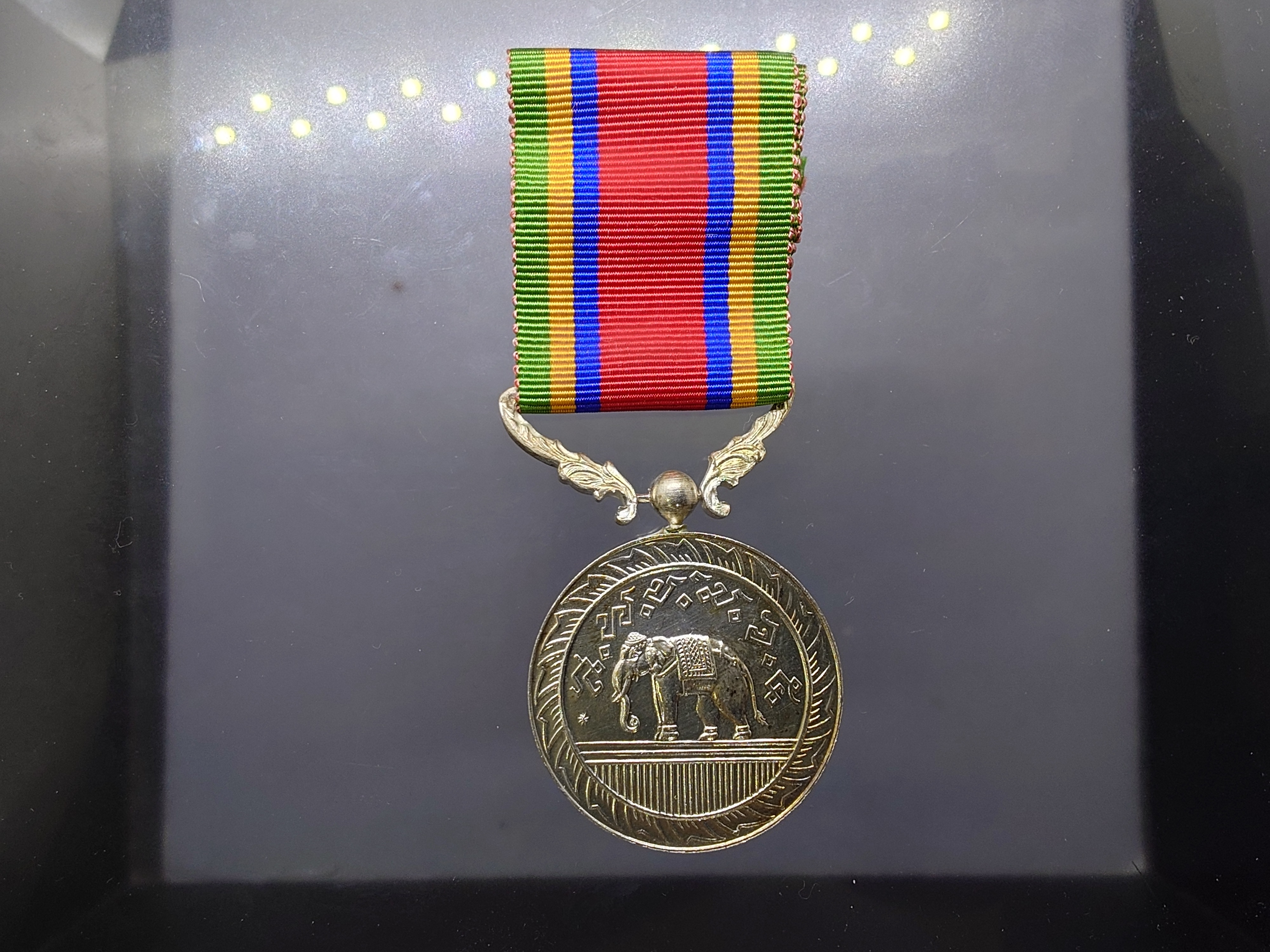 เหรียญช้างเผือก ส.พ.ป.ม.จ.5 เนื้อเงิน ประดับแพรเดิม พร้อมกล่อง สภาพสวย