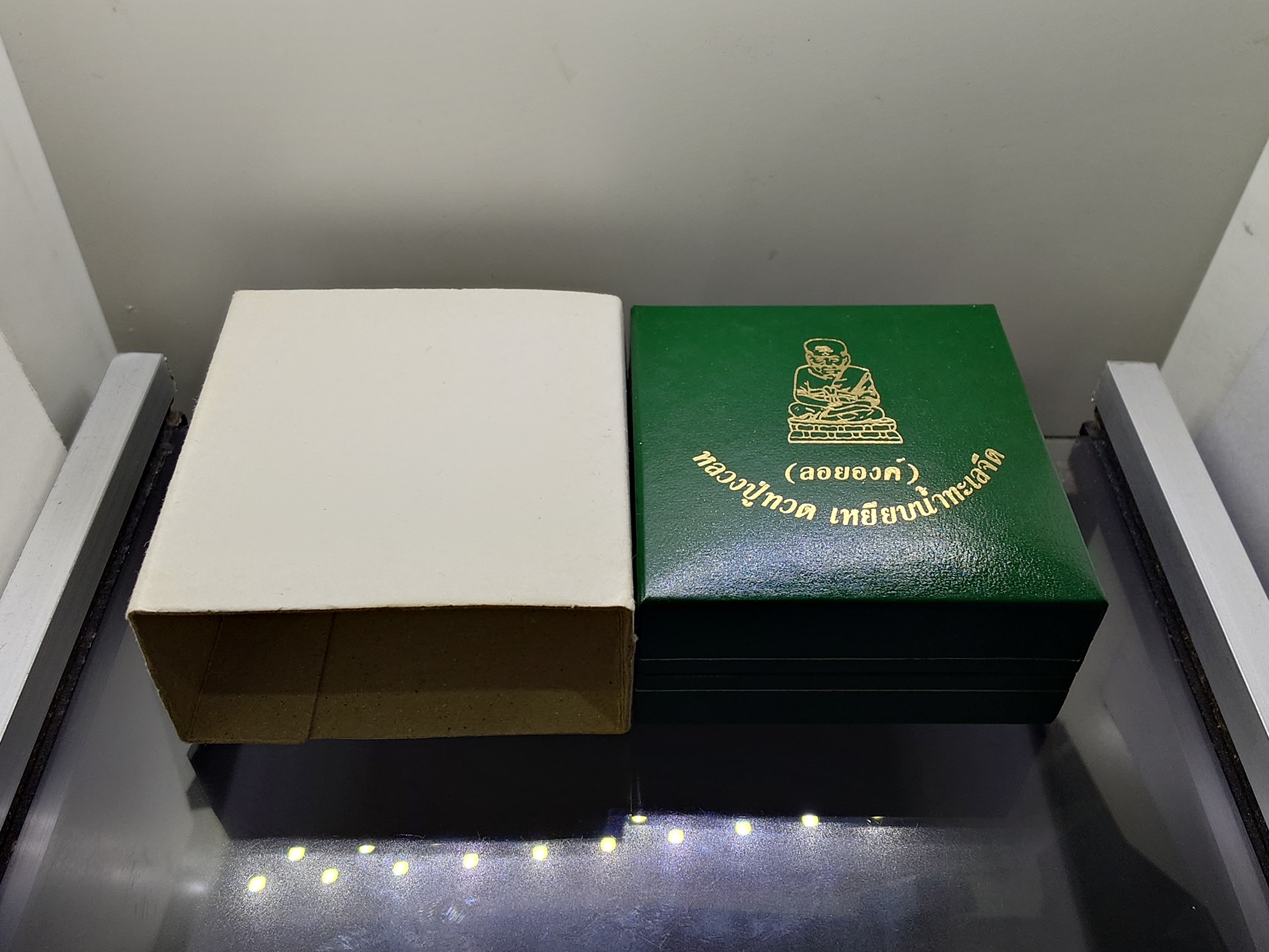 หลวงปู่ทวด รูปหล่อโบราณ พิมพ์เบ้าทุบ เล็ก รุ่นแรก เนื้อเงิน-นวะ พิธีพุทธาภิเษก วัดประสาทบุญญาวาส กทม. ปี2540 พร้อมกล่องเดิม