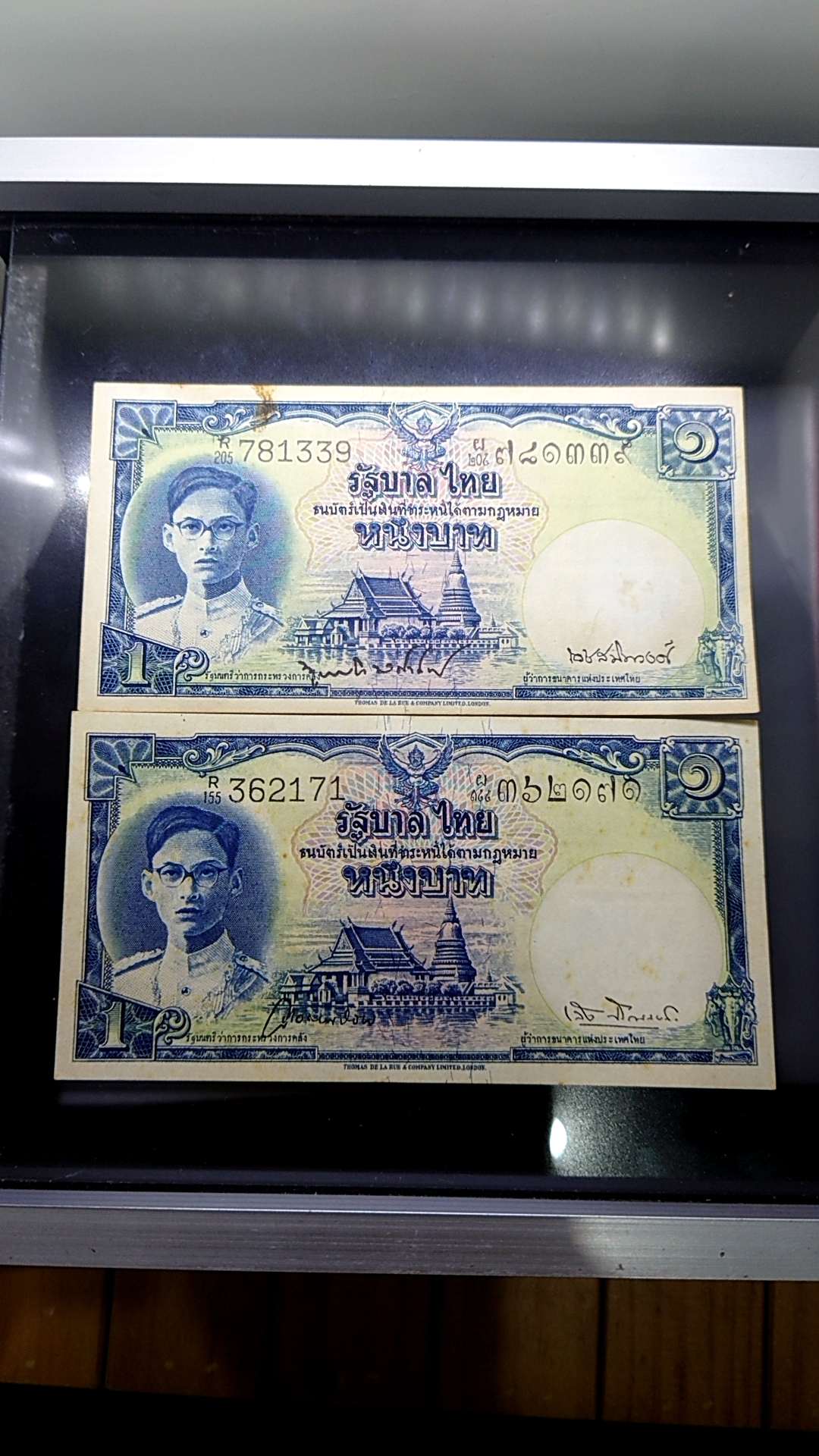 ธนบัตร 1 บาท แบบ 9 รุ่น 2 ร.9 พระพักตร์หนุ่ม ลายน้ำพาน (ปี 2495 - 2497) สภาพเก่าเก็บ ติดเหลือง