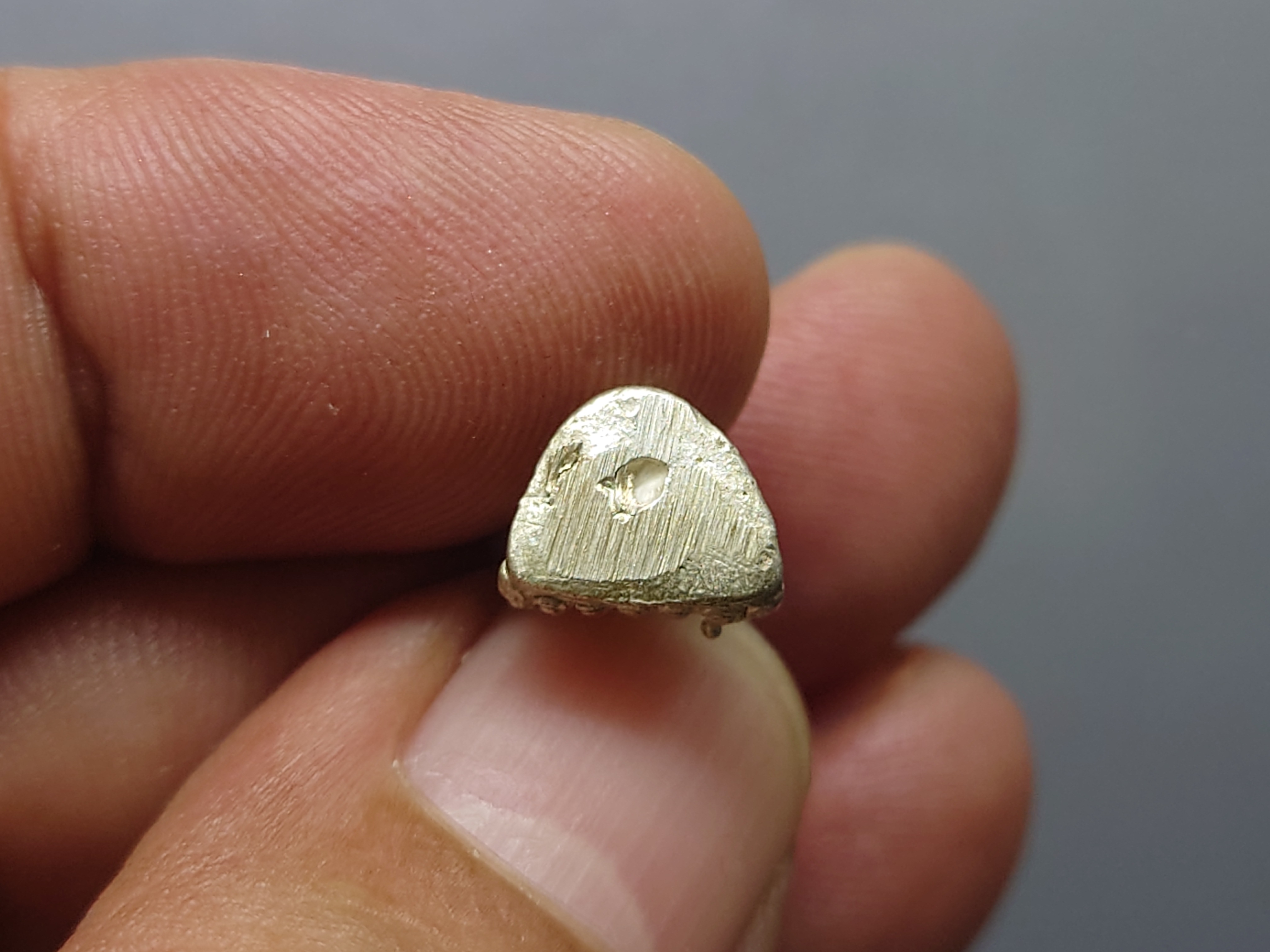 พระกริ่งหลวงพ่อทวด วัดช้างให้ รุ่นสร้างวิหาร อาจารย์นอง วัดทรายขาว ปัตตานี ปี2537 พร้อมกล่องเดิม