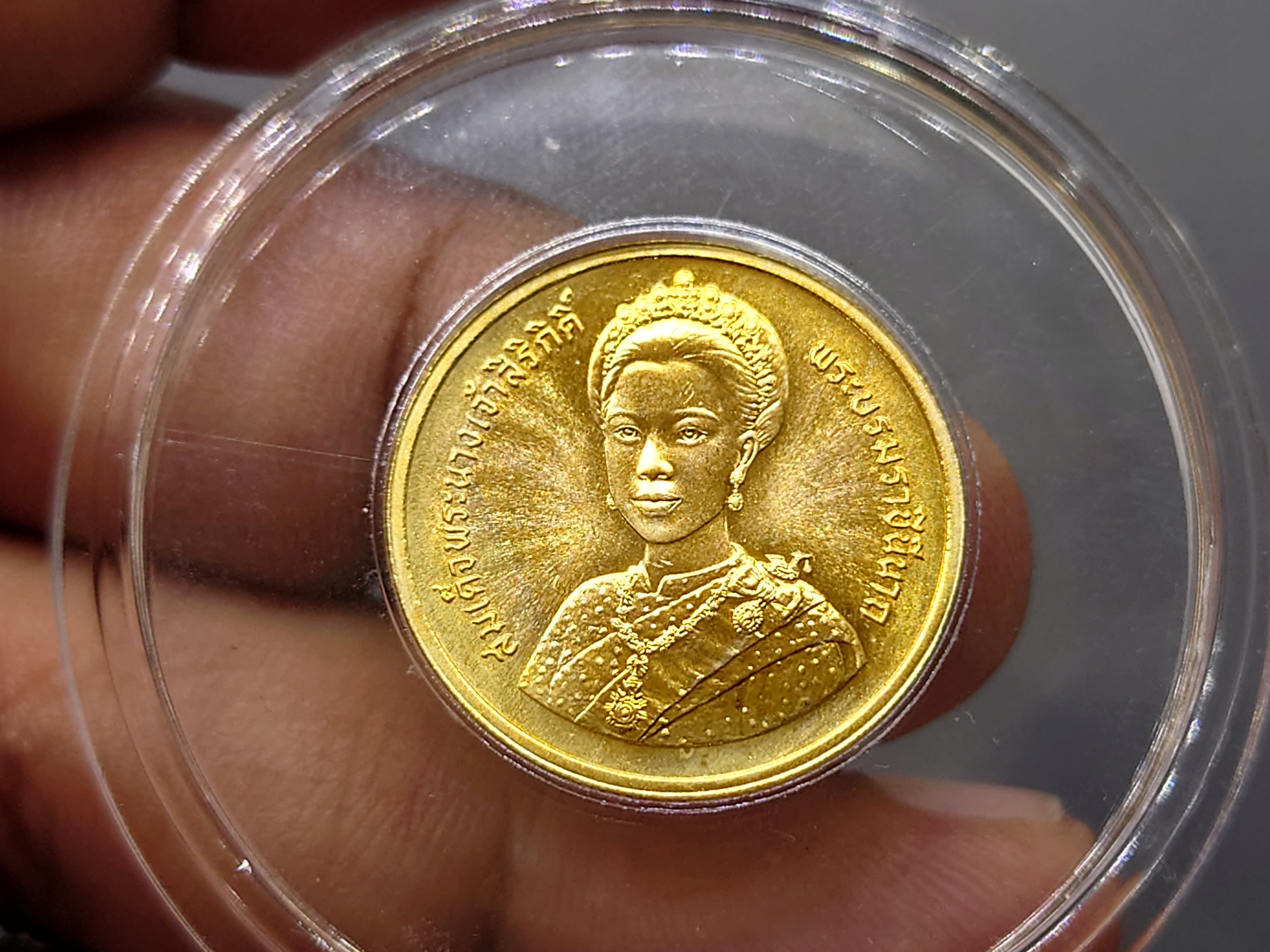 เหรียญทองคำ 3000 บาท (หนัก 2 สลึง) ที่ระลึกเฉลิมพระชนมพรรษา 5 รอบ ราชินี (พระพันปีหลวง) พ.ศ.2535