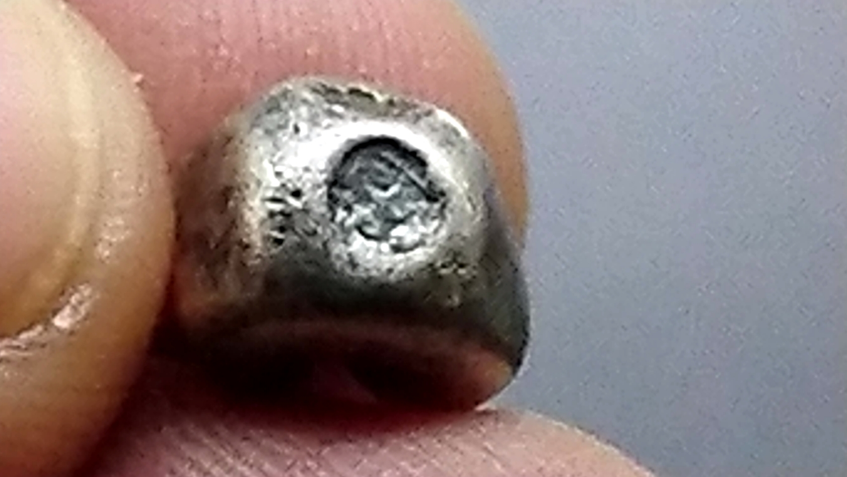 พดด้วง ขนาดสลึง ตราพระแสงจักร-หัวลูกศร พ.ศ.2391