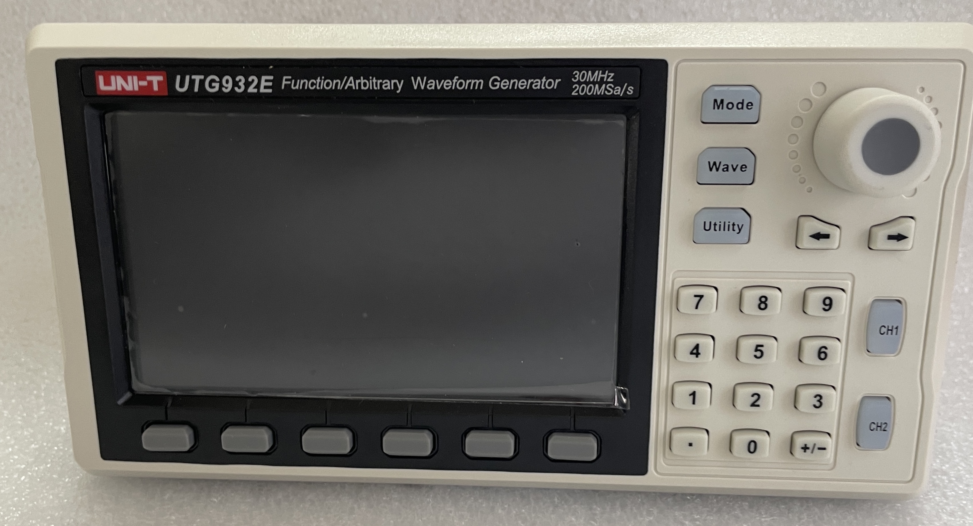 เครื่อง UNI-T UTG932E (Digital Function Generator) ที่ใช้ในการสร้างและทดสอบสัญญาณไฟฟ้าในรูปแบบต่างๆ