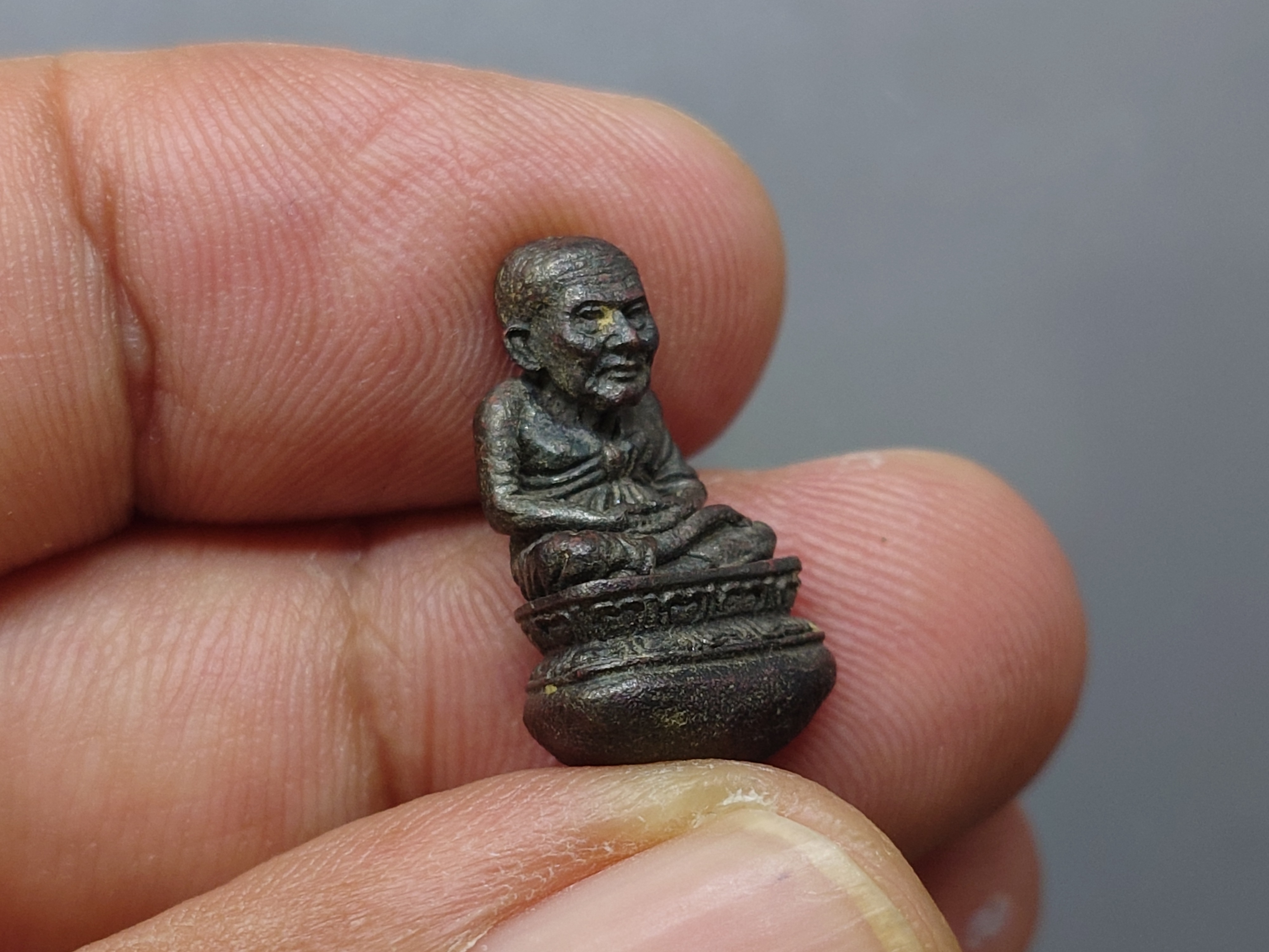 หลวงปู่ทวด รูปหล่อโบราณ พิมพ์เบ้าทุบ เล็ก รุ่นแรก เนื้อเงิน-นวะ พิธีพุทธาภิเษก วัดประสาทบุญญาวาส กทม. ปี2540 พร้อมกล่องเดิม