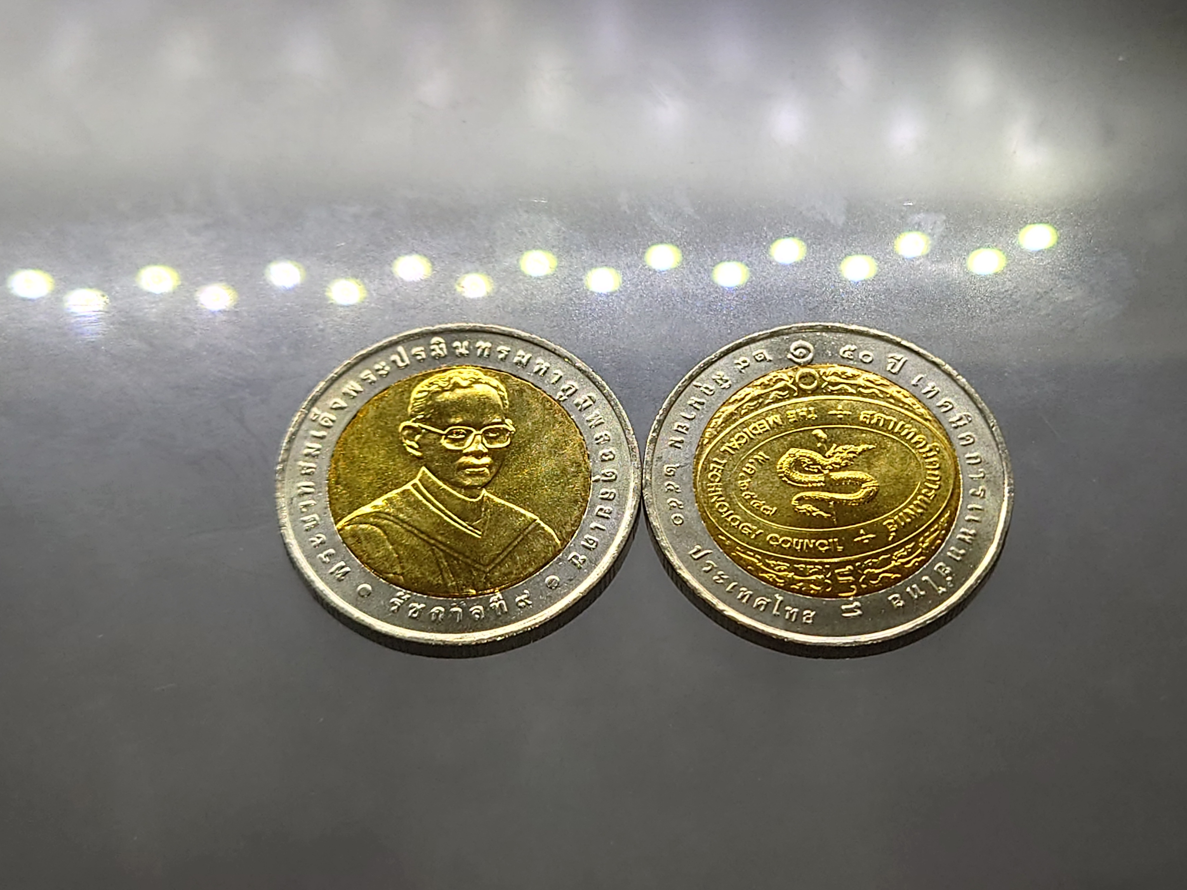 เหรียญ 10 บาท สองสี ที่ระลึก วาระครบ 50 ปี เทคนิคการแพทย์ไทย ปี2550 ไม่ผ่านใช้