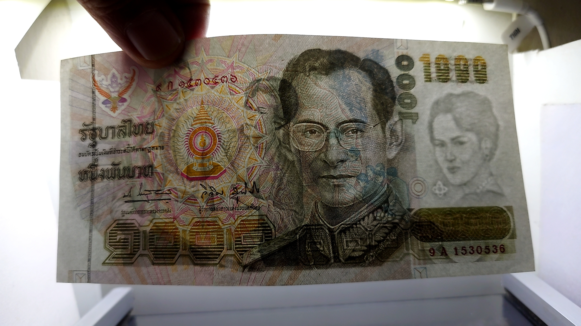 ธนบัตร 1000 บาท (ลายน้ำราชินี) ที่ระลึกสมเด็จพระนางเจ้าพระบรมราชินีนาถ เฉลิมพระชนมพรรษาครบ 5 รอบ รัชกาลที่9 ปี 2535 ไม่ผ่านใช้