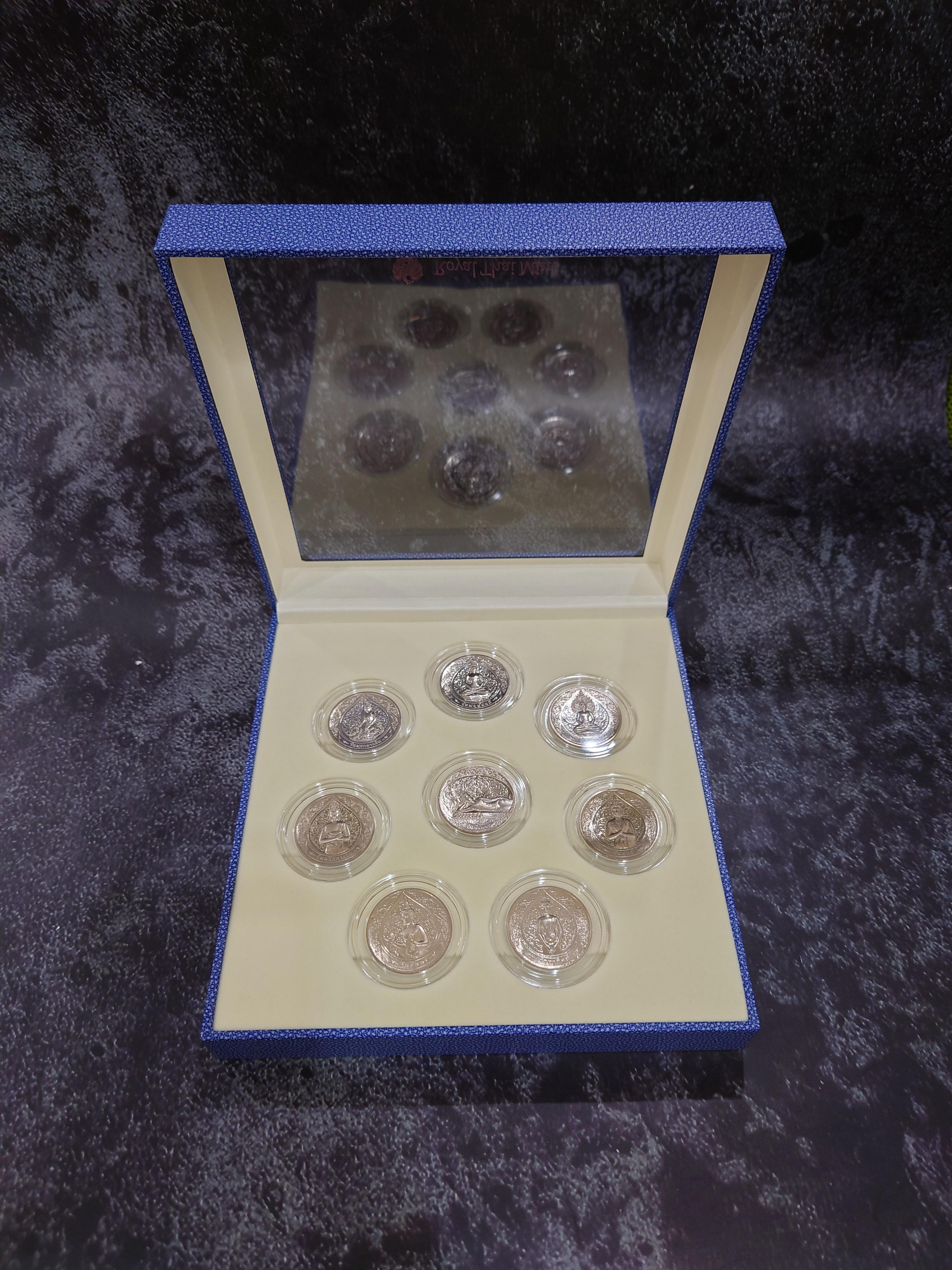 พระประจำวันเกิด 8 เหรียญ 8 วัน เนื้อคิวโปรนิเกิล พร้อมกล่องบรรจุเหรียญ ฝาใส กรมธนาร้กษ์ จัดสร้าง