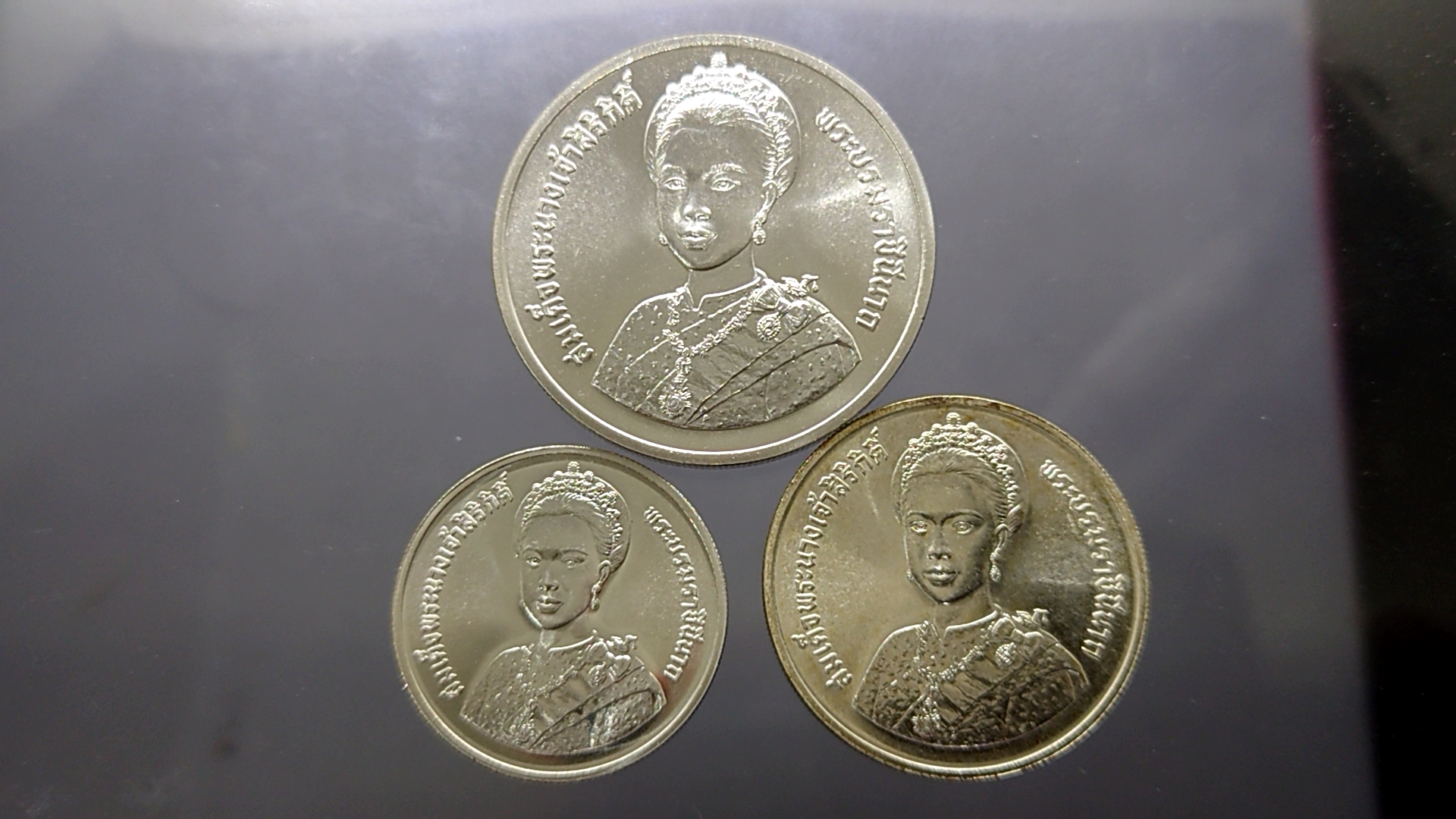 เหรียญครบชุด (3 เหรียญ 150-300-600) เหรียญที่ระลึกเฉลิมพระชนมพรรษา 5 รอบ ราชินีนาถ ปี2535 ไม่ผ่านใช้