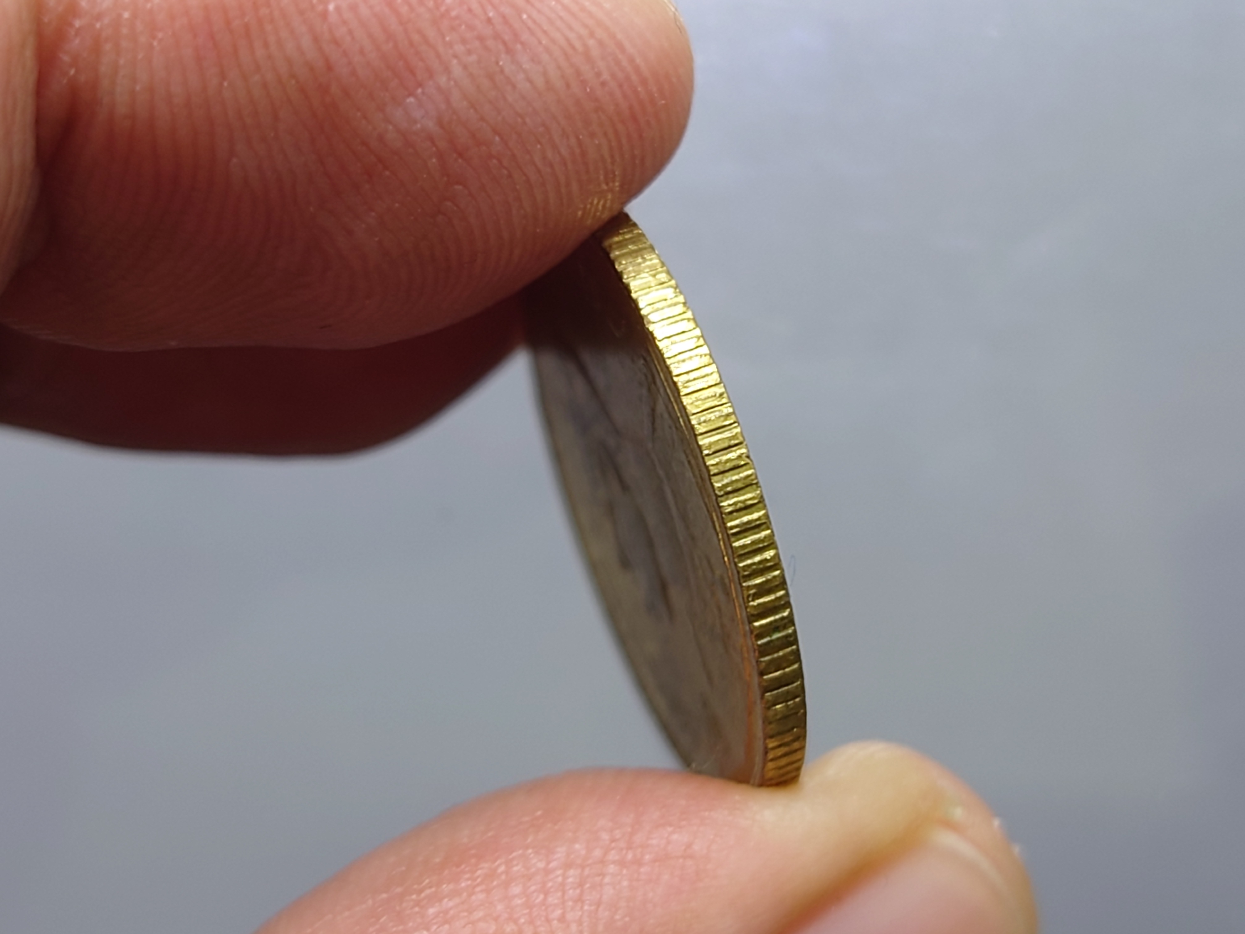 เหรียญ 50 สตางค์ (50 สต.) ร.9 เนื้อทองเหลือง บอร์กตัวหนังสือหนา พ.ศ.2493 สภาพไม่ผ่านใช้ สวย