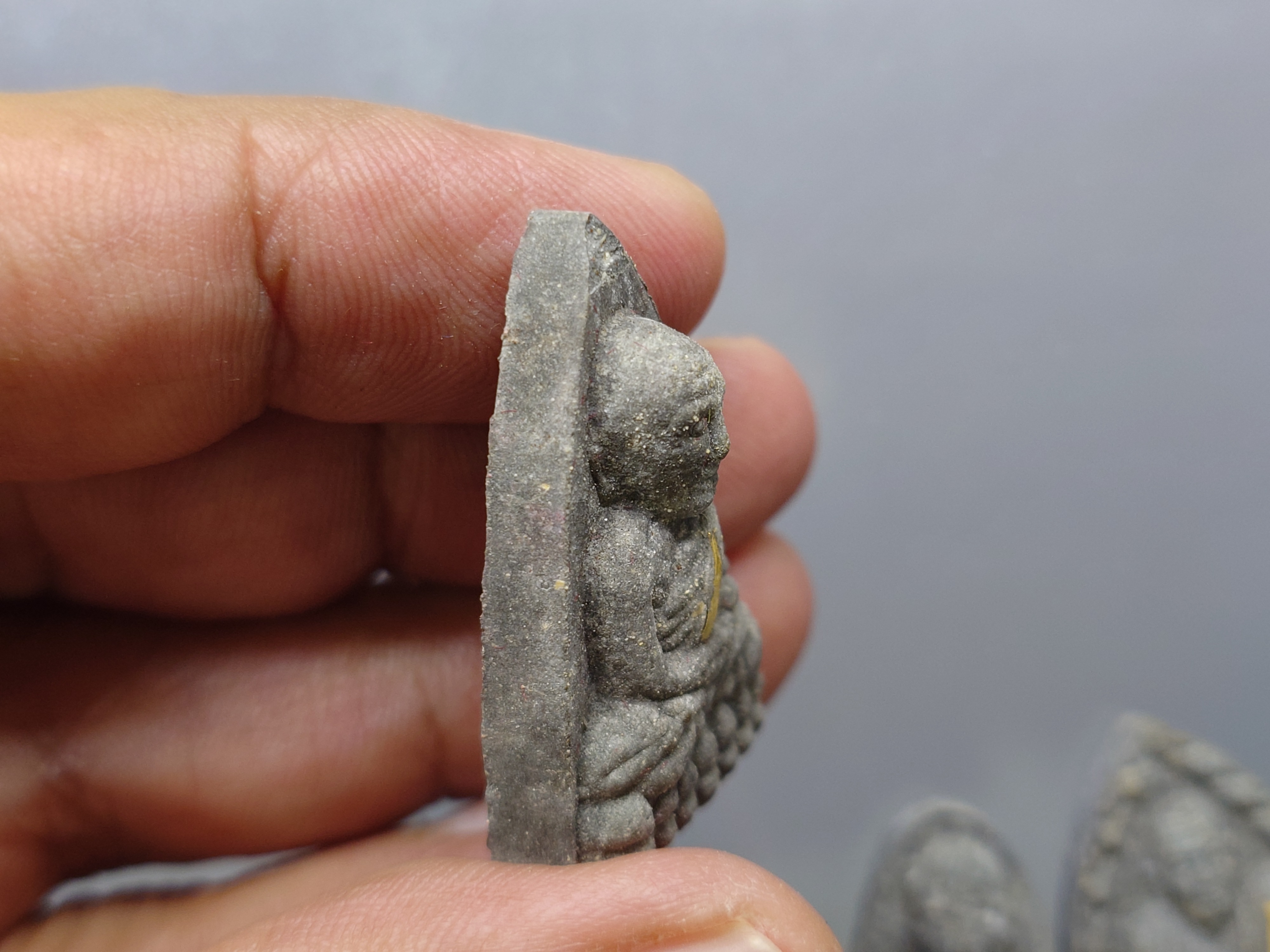 หลวงปู่ทวด วัดช้างให้ (ครบชุด 3 พิมพ์) รุ่นพุทธคุณกุญชร เนื้อว่านผสมผงงาช้างแมมมอธ ฝังตะกุดทองคำ จัดสร้างโดย มูลนิธิศรีรัตนโกสินทร์ ปี2541 พร้อมกล่องเดิม