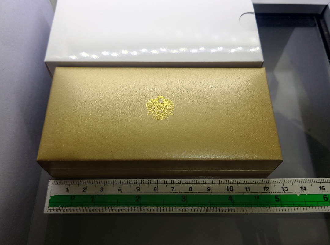 กล่องใส่เหรียญพุทธปัญจภาคี พิมพ์เล็ก แท้จากกองส่งเสริมและพัฒนาทรัพย์สินมีค่าของรัฐ กรมธนารักษ์ สภาพสวยไม่ผ่านการใช้