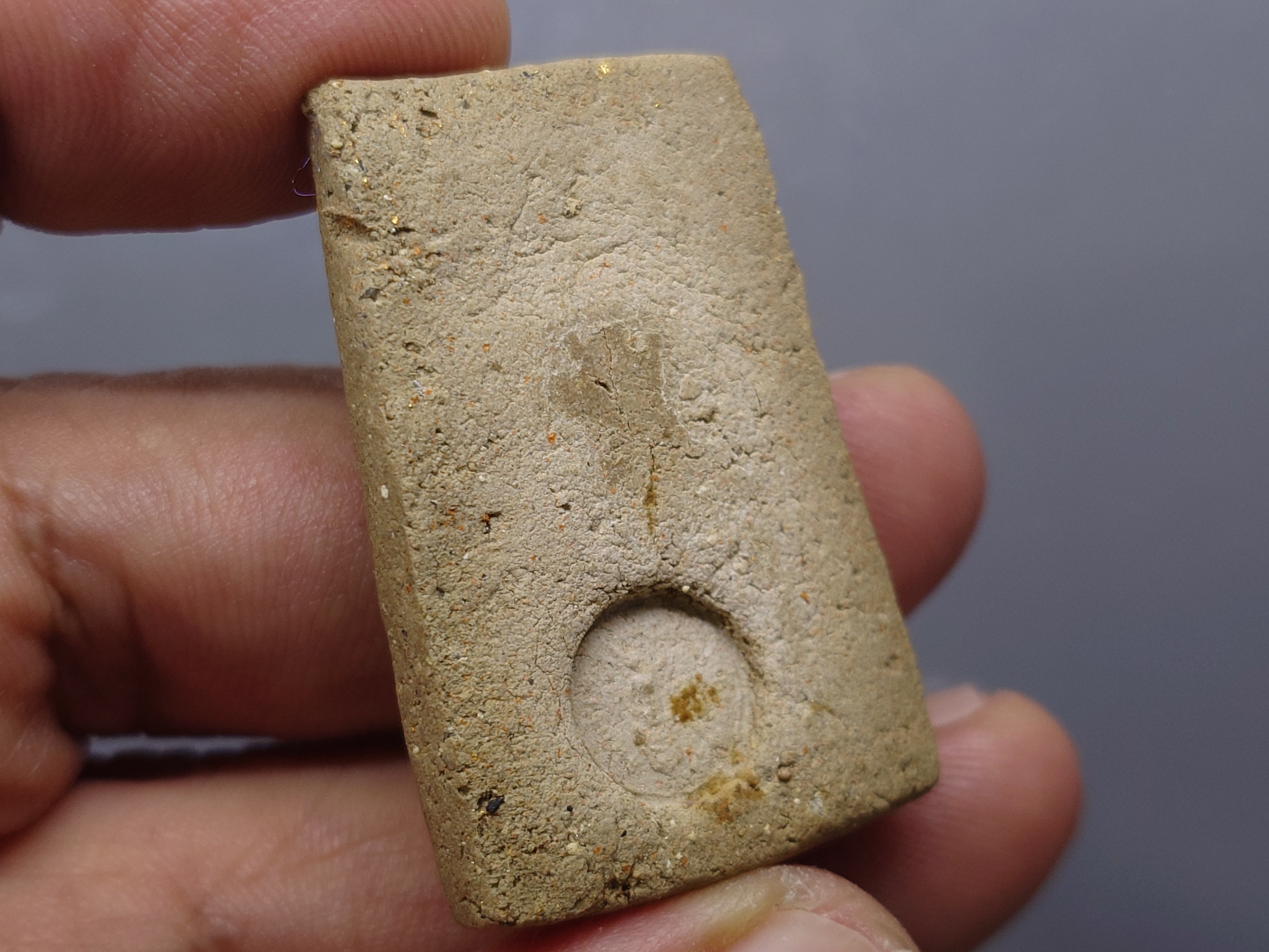 พระสมเด็จหลวงปู่ทวดเหยียบน้ำทะเลจืด เนื้อผงพุทธคุณ ศิษย์สร้างบูชาคุณ สมเด็จพระพุฒาจารย์ เกี่ยว ที่ระลึก 40 ปี ธปท สำนักงานภาคใต้ ปี2547 พร้อมกล่องเดิม