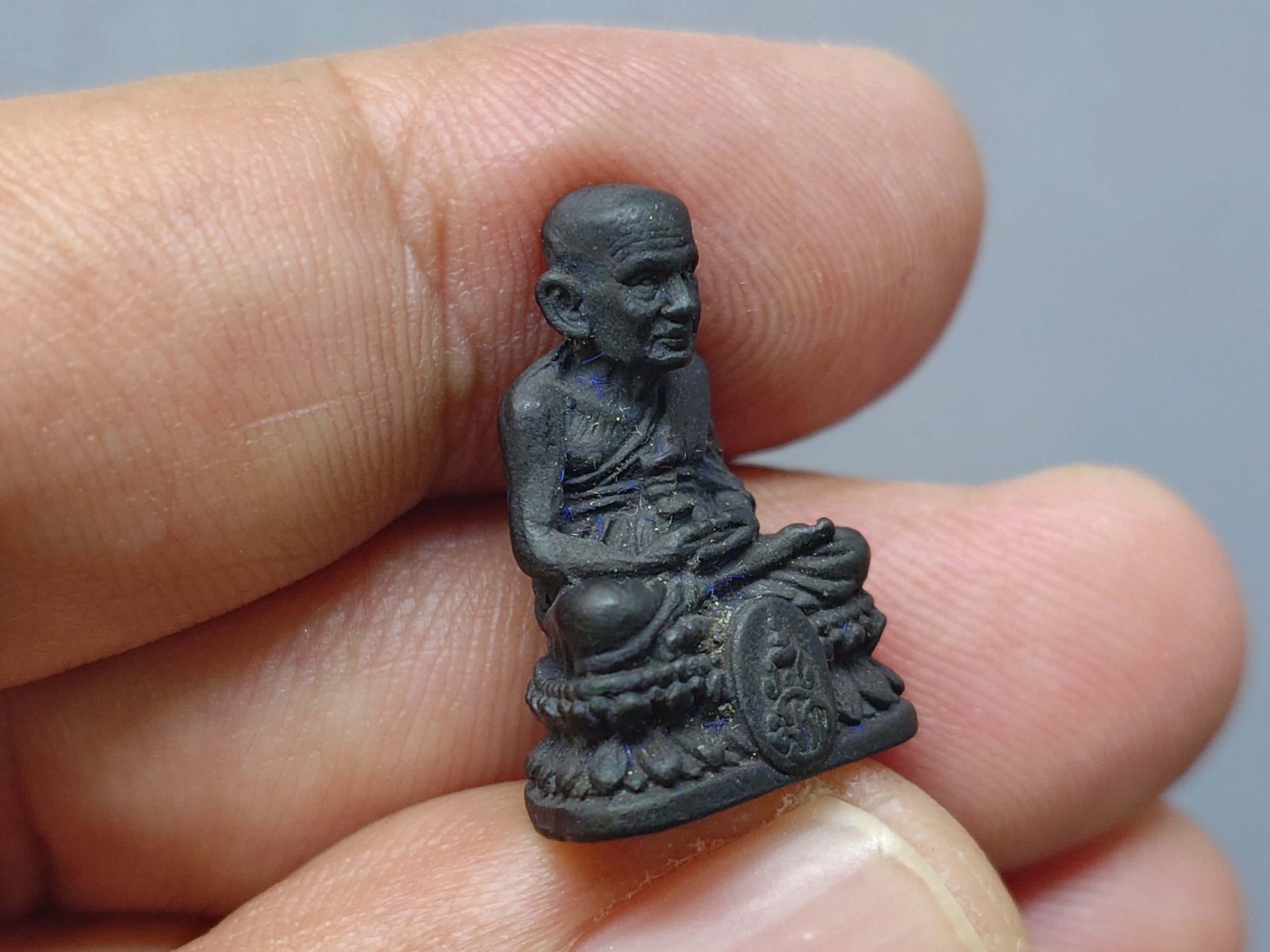 หลวงปู่ทวด กริ่ง ลอยองค์ เนื้อนวะโลหะ ที่ระลึกเฉลิมพระเกียรติ 50 พรรษา พระบรมโอรสาธิราชฯ พุทธาภิเษก ณ วัดพระศรีฯ 2544 พร้อมกล่องเดิม