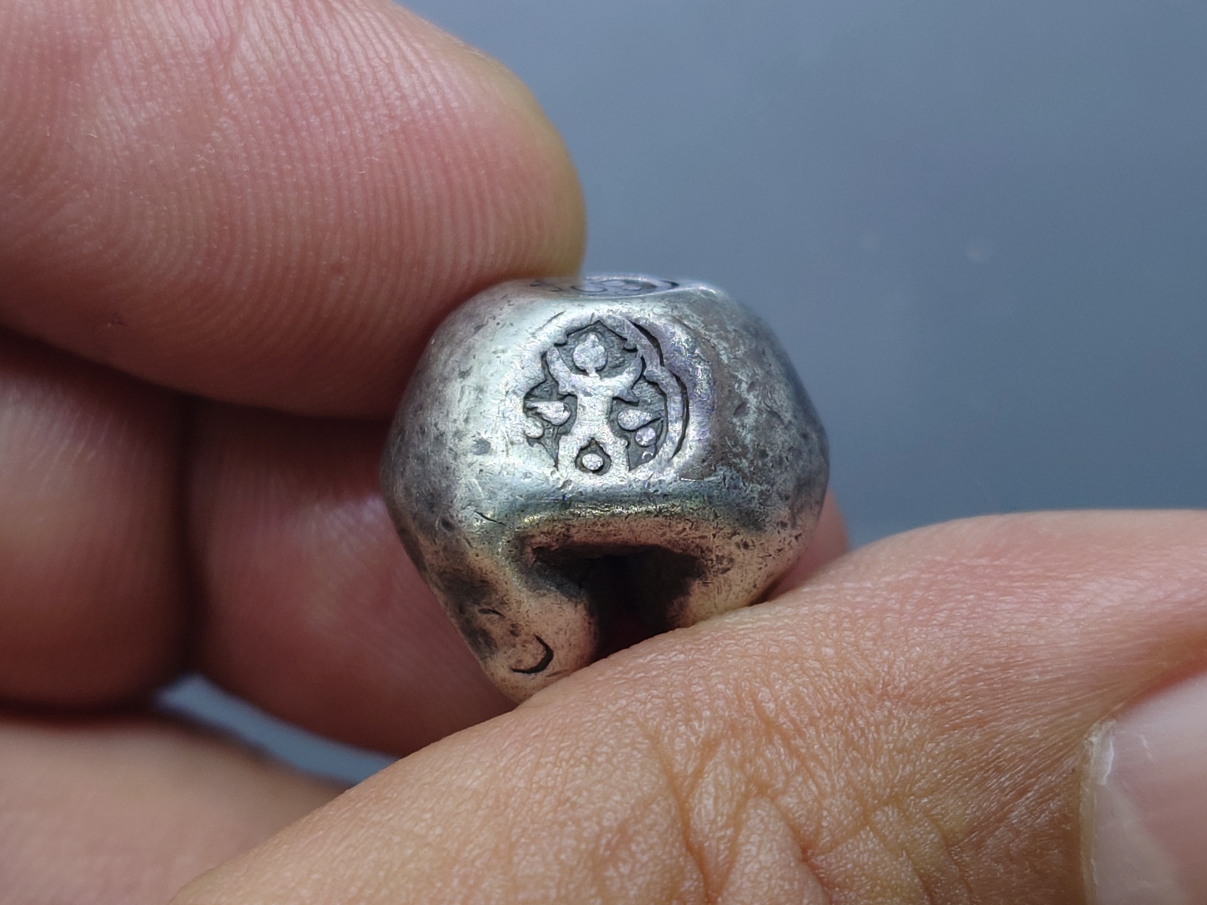 พดด้วง ขนาด 1 บาท ตราครุฑ พระนารายณ์ สมัยอยุธยา