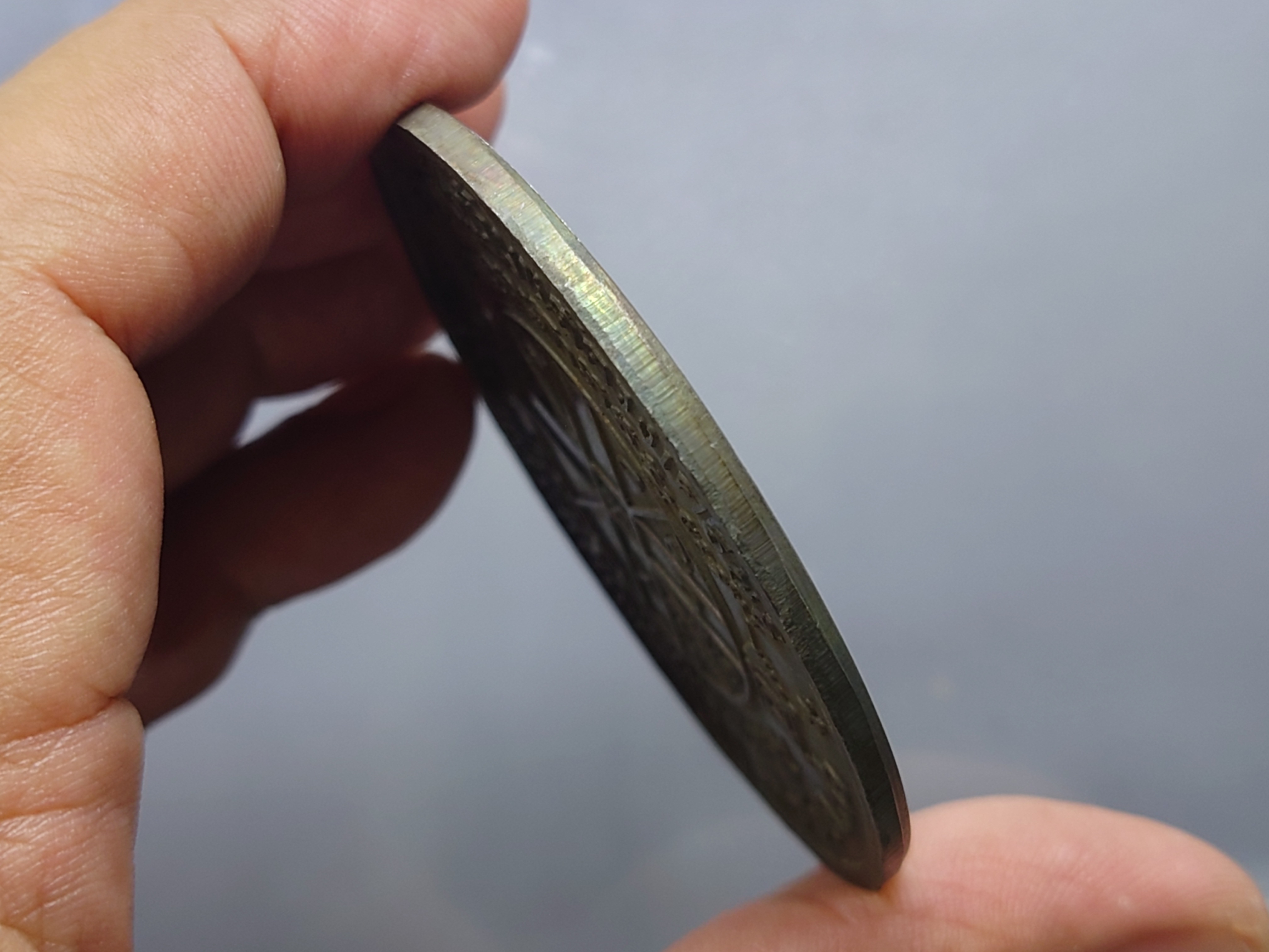 หลวงพ่อเกษม เขมโก เหรียญขันต์น้ำมนต์ดวงเศรษฐี เนื้อนวะ ขนาด 6 ซม. สุสานไตรลักษณ์ ลำปาง ปี2536 พร้อมตลับเดิม