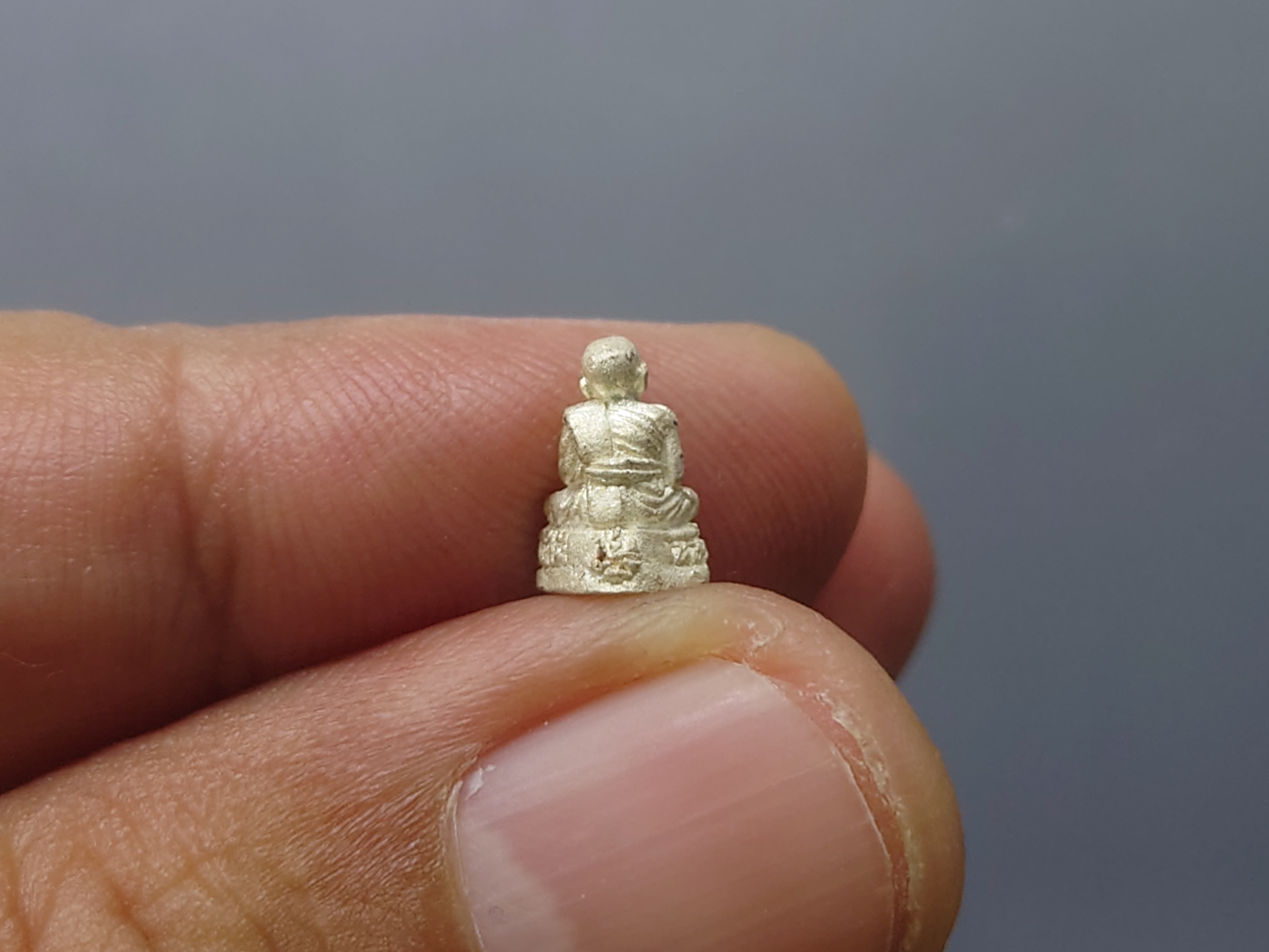 หลวงปู่ทวด ลอยองค์ เนื้อเงิน เล็ก-ใหญ่ รุ่นกาญจนาภิเษกครองราชครบ ๕๐ ปี วัดบวรนิเวศวิหาร พ.ศ.2539 พร้อมตลับเดิม