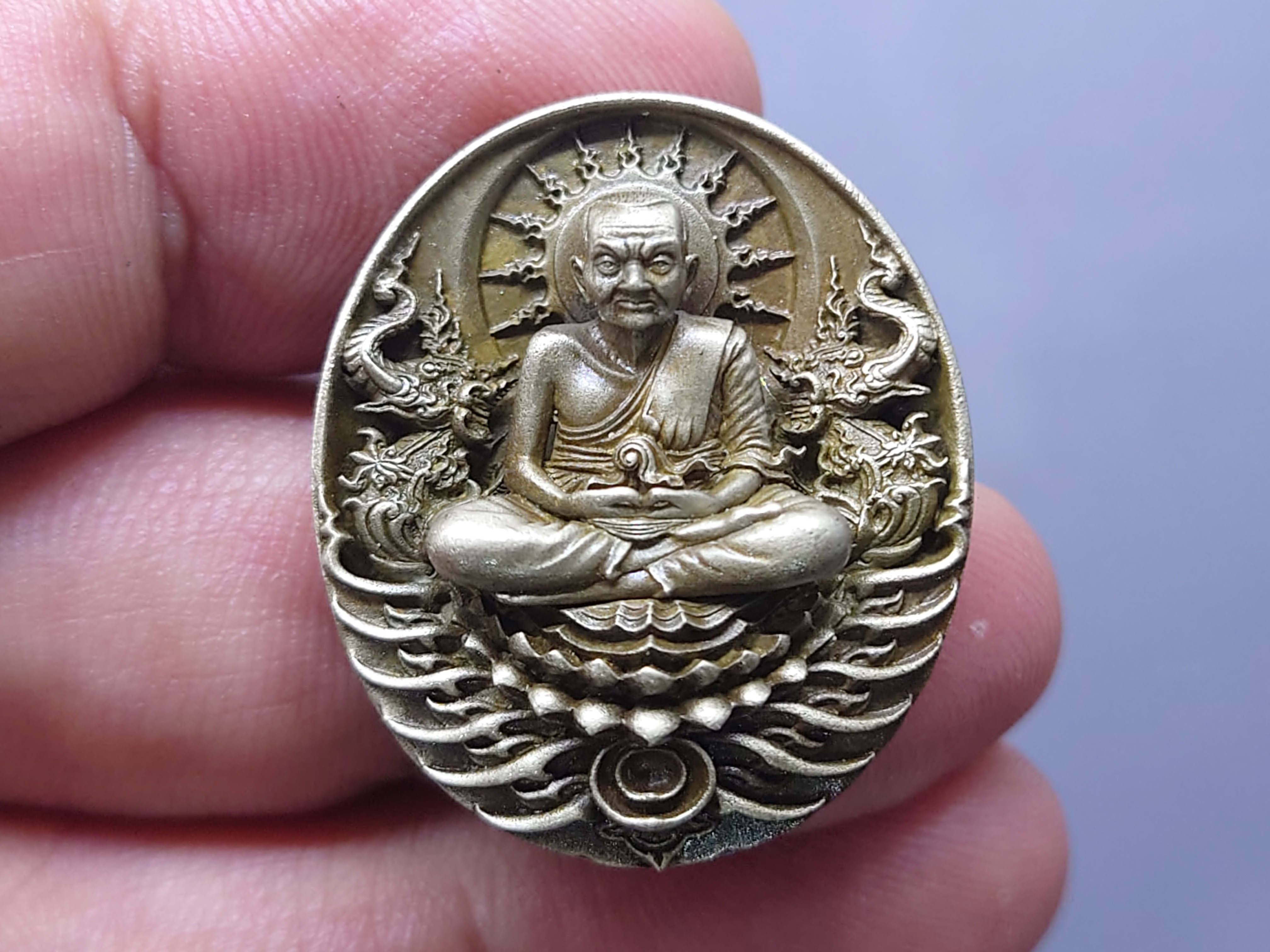 เหรียญหลวงปู่ทวด รุ่นอภิเมตรา มหาโพธิสัตว์ พิมพ์เล็ก เนื้ออัลปาก้า ควบคุมออกแบบโดย อ.เฉลิมชัย โค๊ท 2458 พ.ศ.2558 พร้อมกล่องเดิม