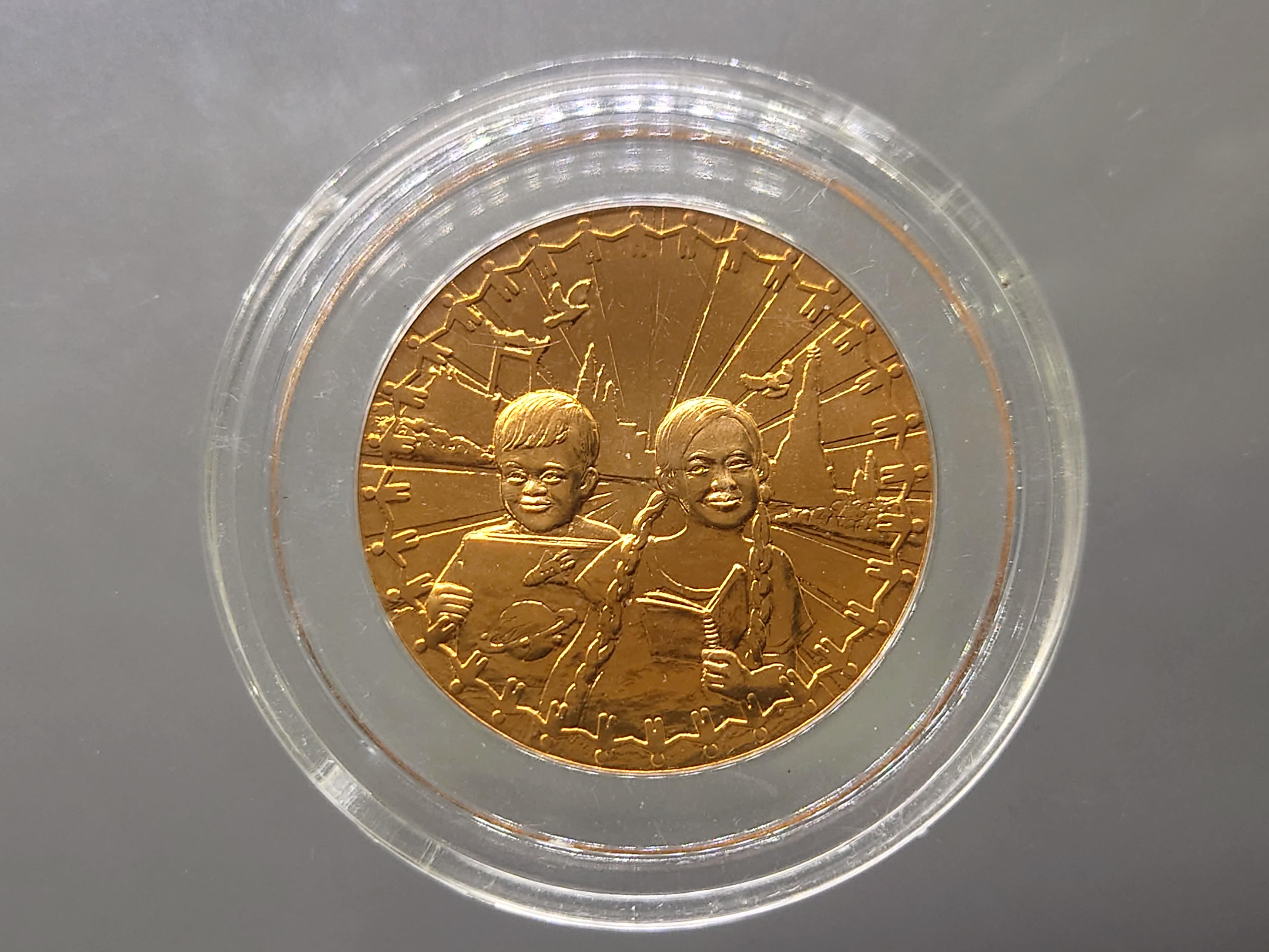 เหรียญวันเด็กแห่งชาติ ประจำปี พ.ศ.2558 เนื้อทองแดง ไม่ผ่านใช้