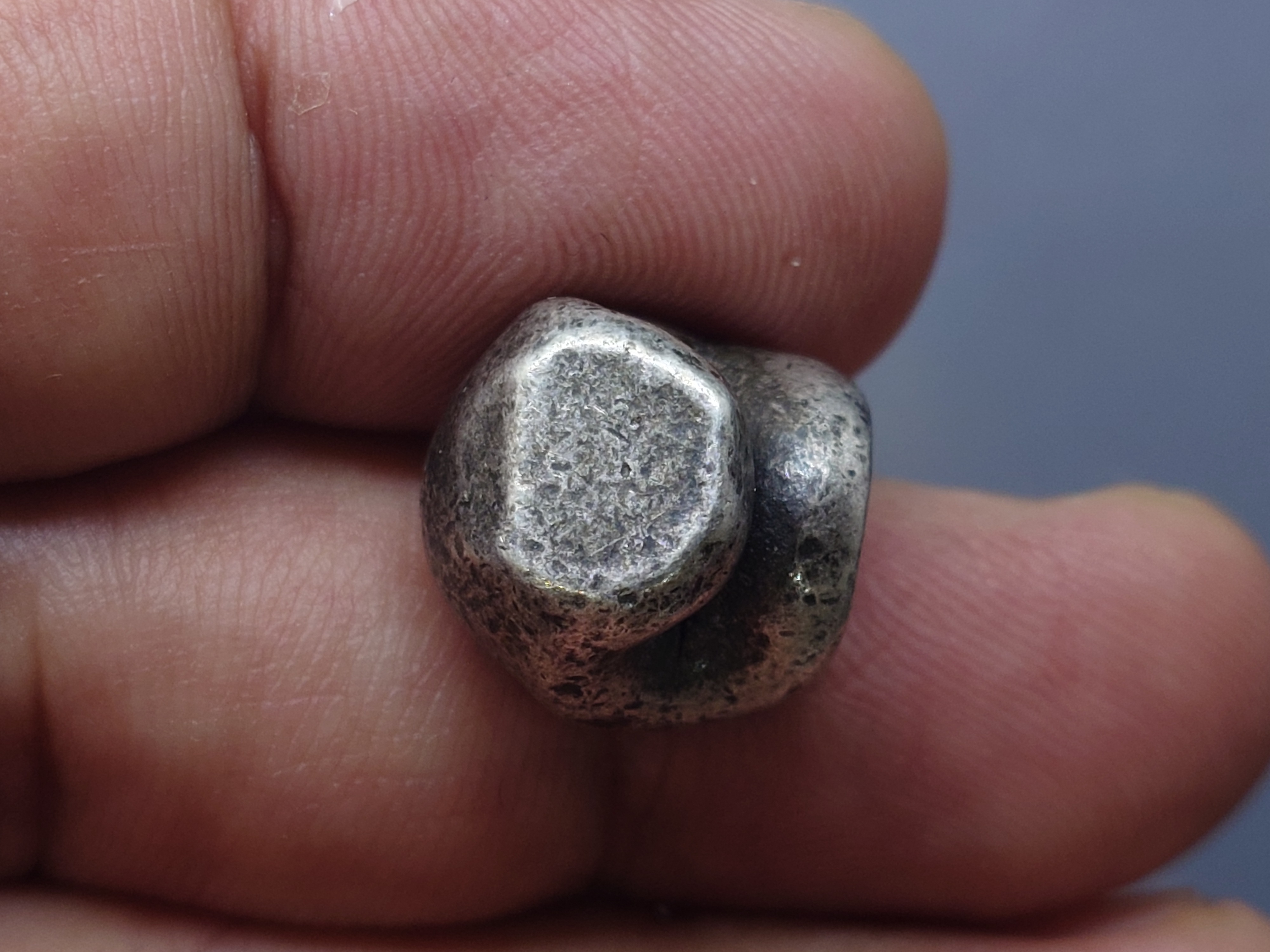 พดด้วง ขนาด 1 บาท ตราอุณาโลม รัชการที่ 1 น้ำหนักดี สภาพสวย