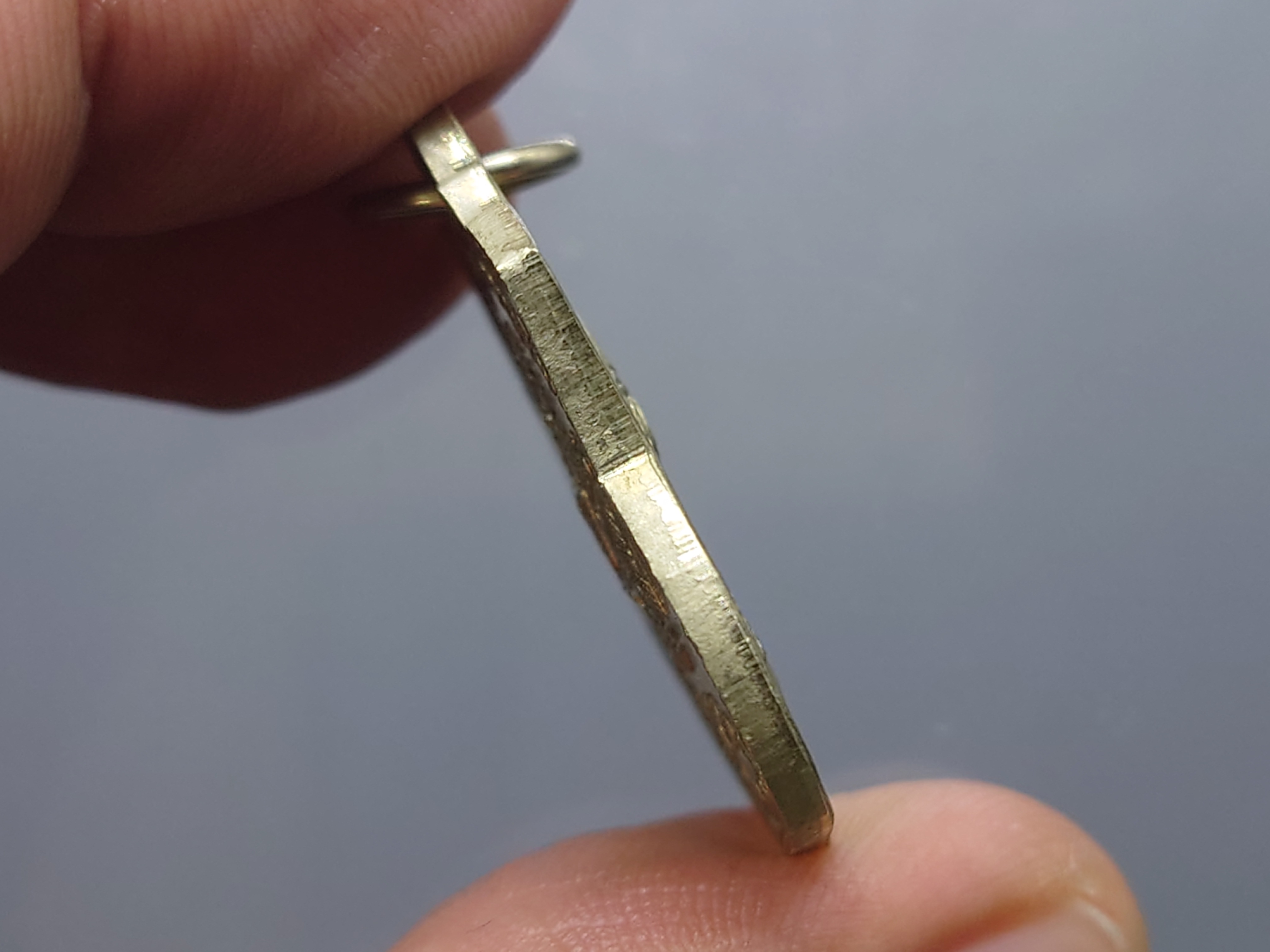 เหรียญพระปิยมหาราช รัชกาลที่ 5 รุ่นบารมี 81 เนื้ออัลปาก้า หลวงพ่อเกษม เขมโก สุสานไตรลักษณ์ จ.ลำปาง ปี 2535 พร้อมกล่องเดิม