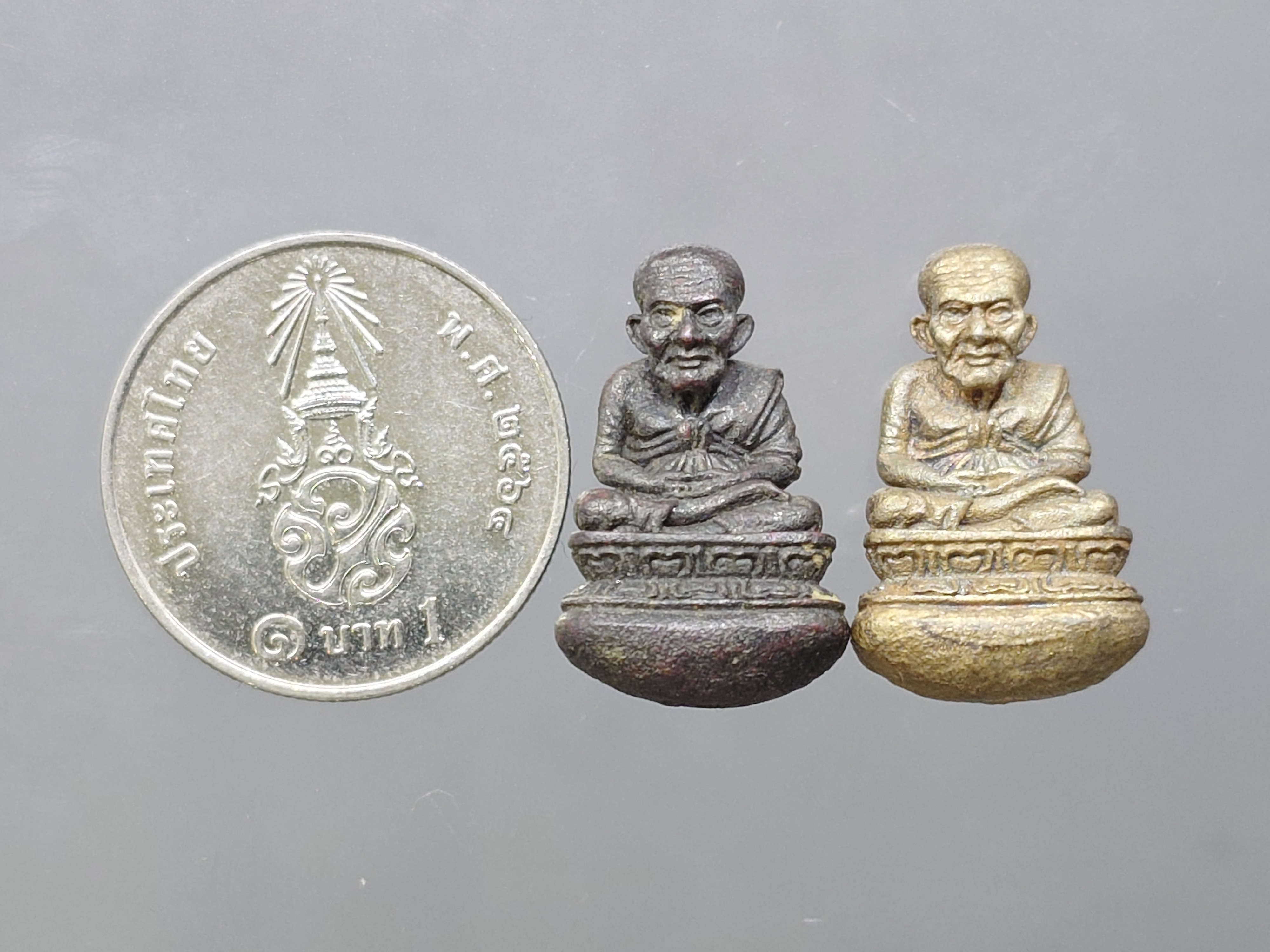 หลวงปู่ทวด รูปหล่อโบราณ พิมพ์เบ้าทุบ เล็ก รุ่นแรก เนื้อเงิน-นวะ พิธีพุทธาภิเษก วัดประสาทบุญญาวาส กทม. ปี2540 พร้อมกล่องเดิม