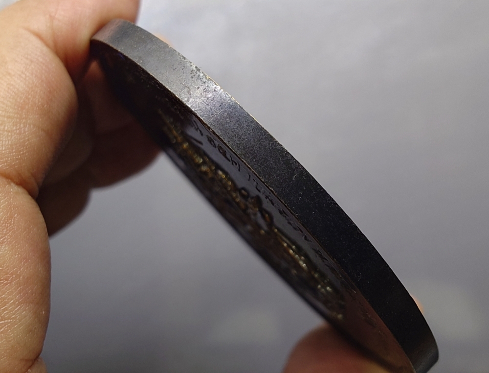 เหรียญที่ระลึก งานฉลองวันเถลิงถวัลราชสมบัติ ครบรอบ 100 ปี รัชกาลที่5 ร.5 (หลวงปู่ทิม หลวงปู่โต๊ะ ร่วมอฐิษฐานจิต) เนื้อทองแดง ขนาด 7 เซ็น พ.ศ.2511 นิยม หายาก