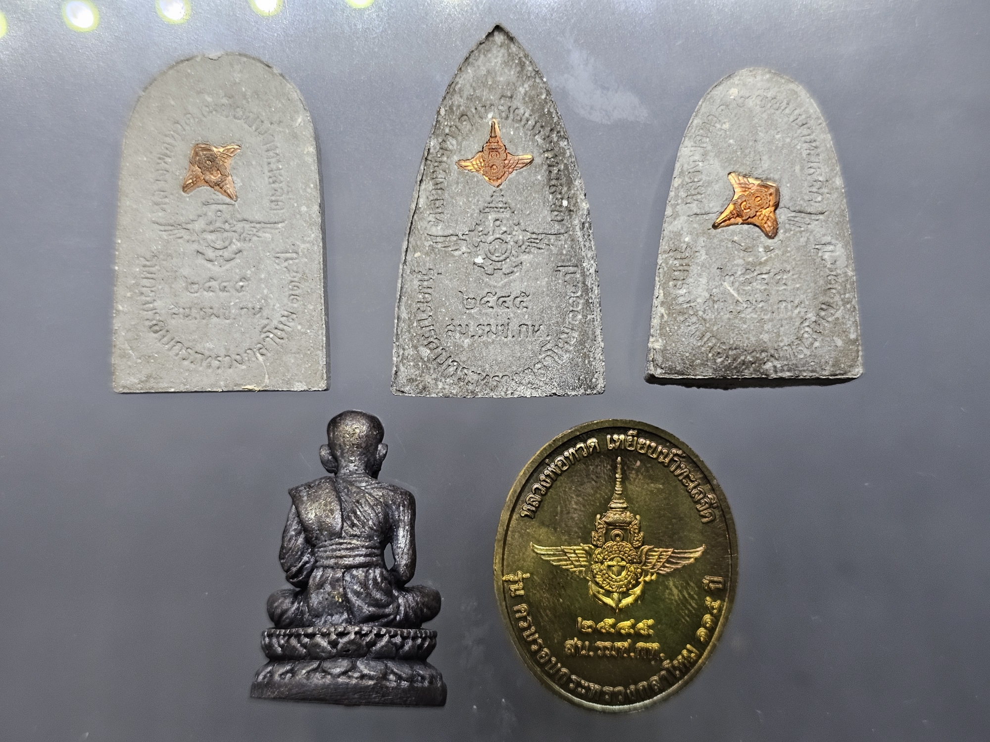 หลวงปู่ทวด (ชุดพระของขวัญ) รุ่นครบรอบกระทรวงกลาโหม 115 ปี พ.ศ.2545 พร้อมตลับเดิม