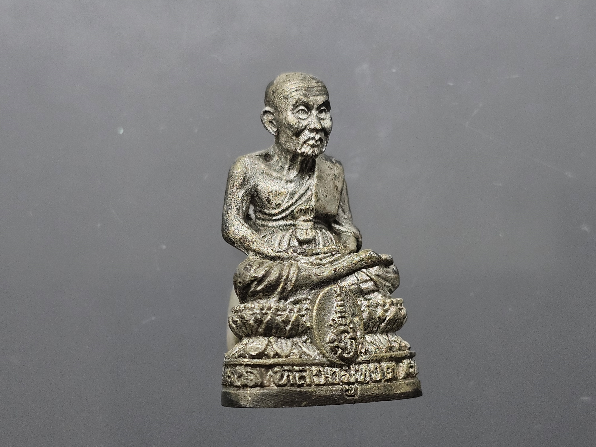 หลวงปู่ทวด มวก. เนื้อนวะแก่เงิน รุ่นแรก เสด็จยกช่อฟ้า วัดประสาทบุญญาวาส ปี2544 พร้อมกล่อง