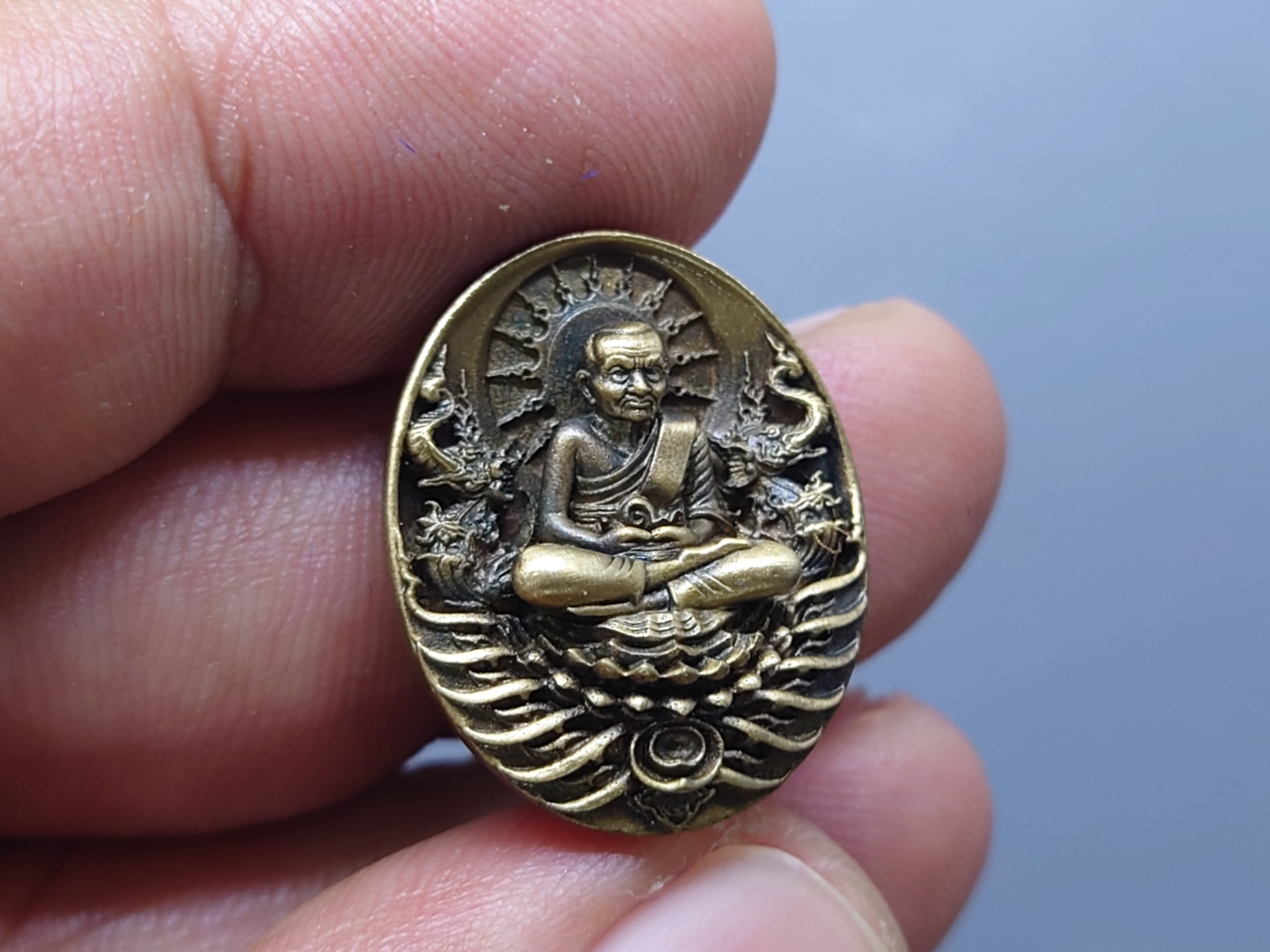 เหรียญหลวงปู่ทวด รุ่นอภิเมตรา มหาโพธิสัตว์ พิมพ์จิ๋ว เนื้อทองระฆัง (แยกชุดกรรมการ โค๊ท ๒๐๐๐) ควบคุมออกแบบโดย อ.เฉลิมชัย พ.ศ.2558