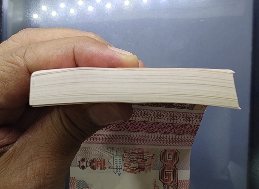 ธนบัตร 100 บาท แบบ 14 (ยกแหนบ 100 ใบ) เรียงเลข หลังโรงเรียนเลิก รัชกาลที่9 ปี ไม่ผ่านใช้ สภาพสวย