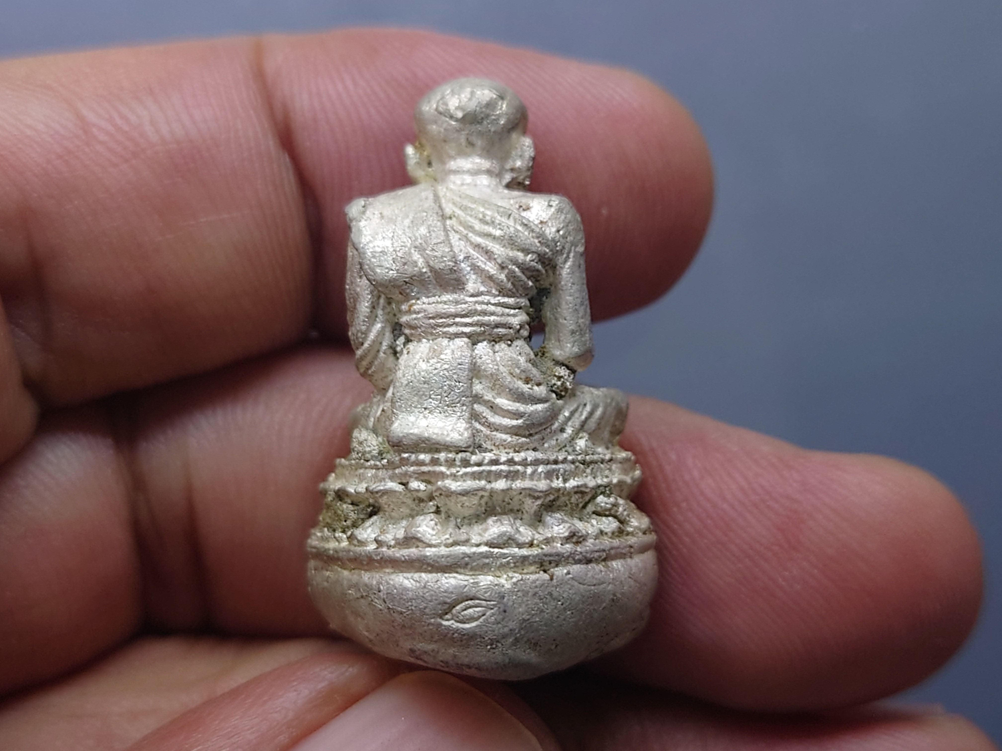 หลวงปู่ทวด พิมพ์เปิดโลกเหวี่ยงมือ รุ่นแรก เนื้อเงิน ปลุกเสกเดี่ยวโดย หลวงปู่ทิม อัตตสันโต ณ วัดพระขาว ปี 2540 พร้อมตลับเดิม