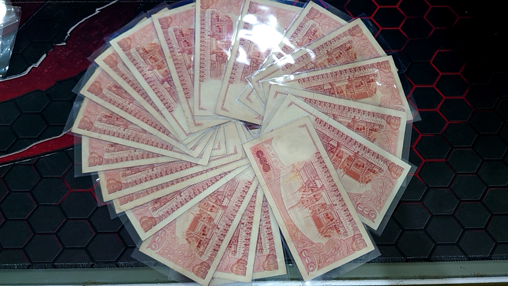 ธนบัตร 100 บาท แบบ 11 สมัย ร9 รัชกาลที่9 (ราคาต่อ 1 ใบ) ผ่านใช้งาน