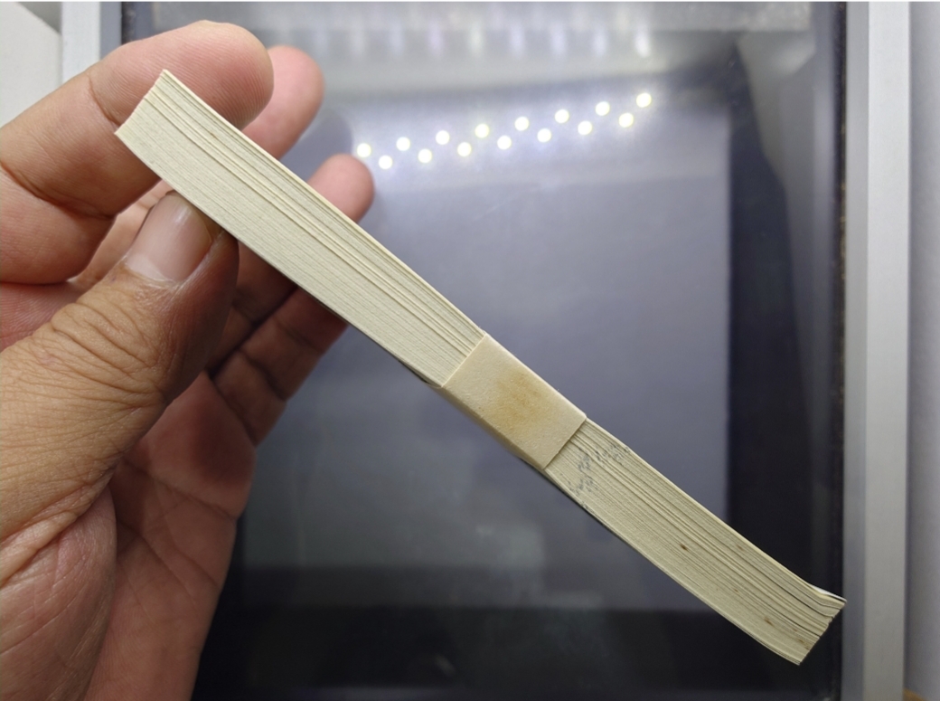 ธนบัตร 1 บาท (ยกแหนบ เรียงเลข 100 ใบ) แบบ 9 รุ่น 6 ไม่ผ่านใช้ เก่าเก็บ เหลืองขอบนิด