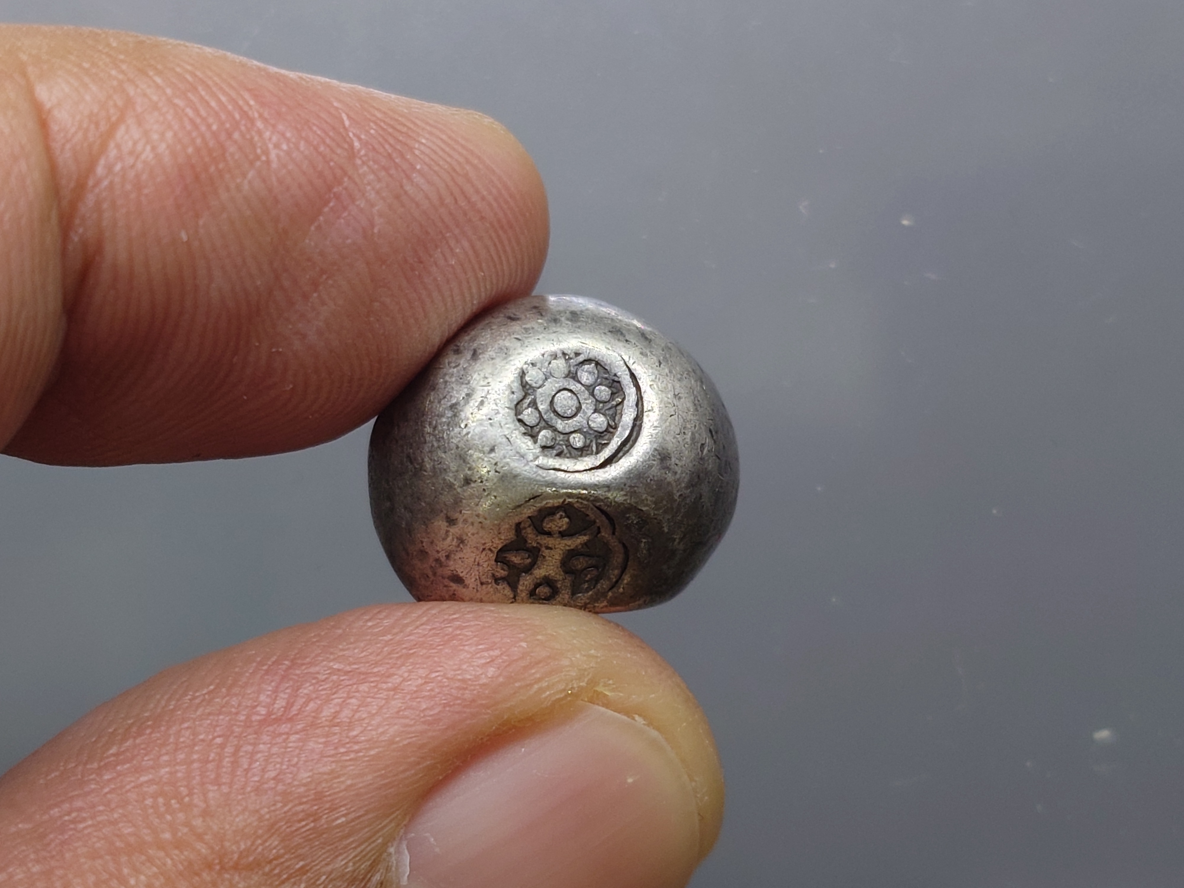 พดด้วง ขนาด 1 บาท ตราครุฑ พระนารายณ์ สมัยอยุธยา