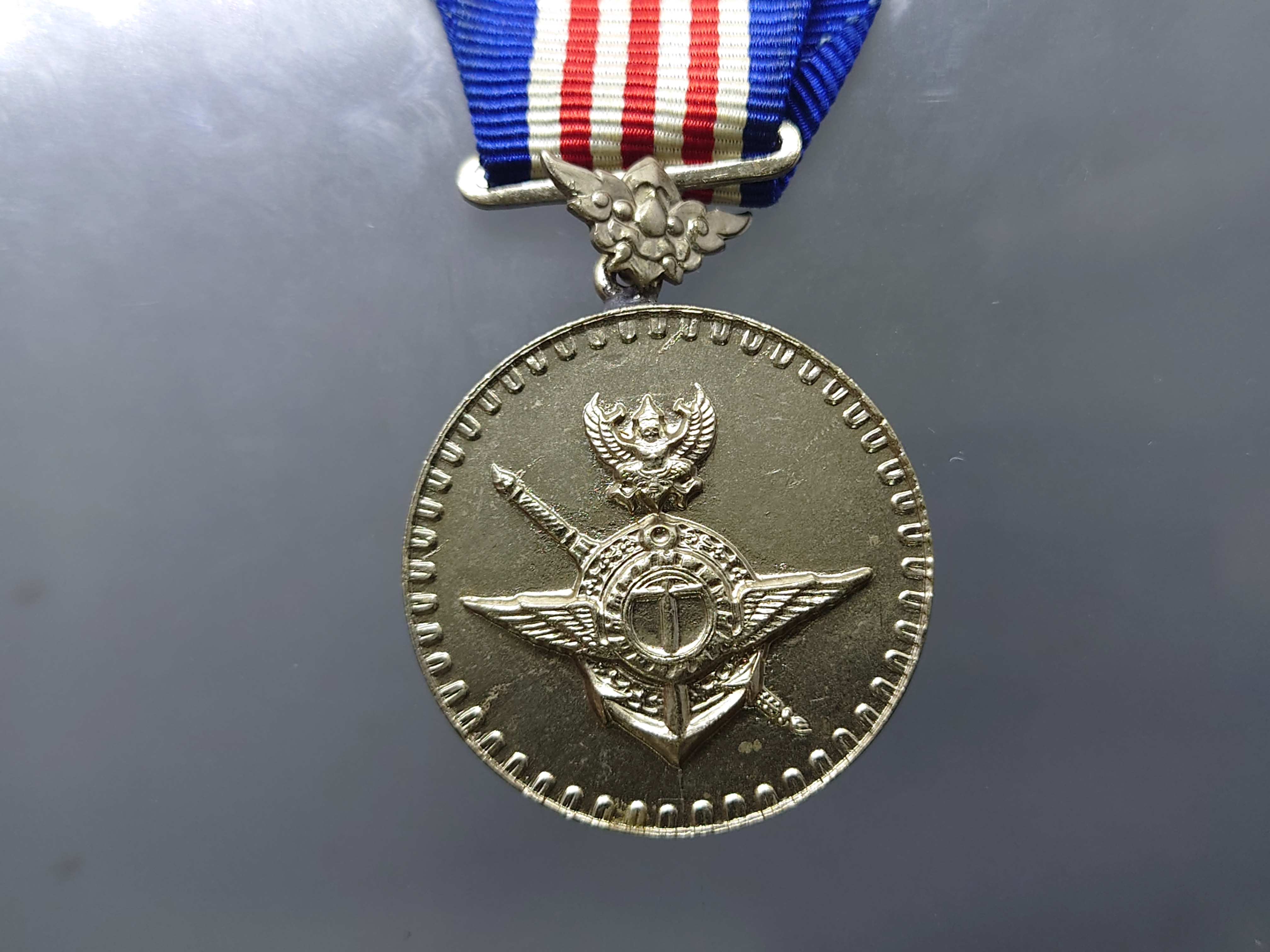 เหรียญประดับแพรแถบ สนองเสรีชน (ส.ส.ช.) แพรเดิมๆ สภาพสวย พร้อมกล่อง สภาพไม่ผ่านใช้