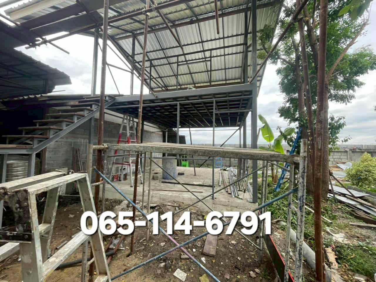 โครงหลังคาโรงรถ