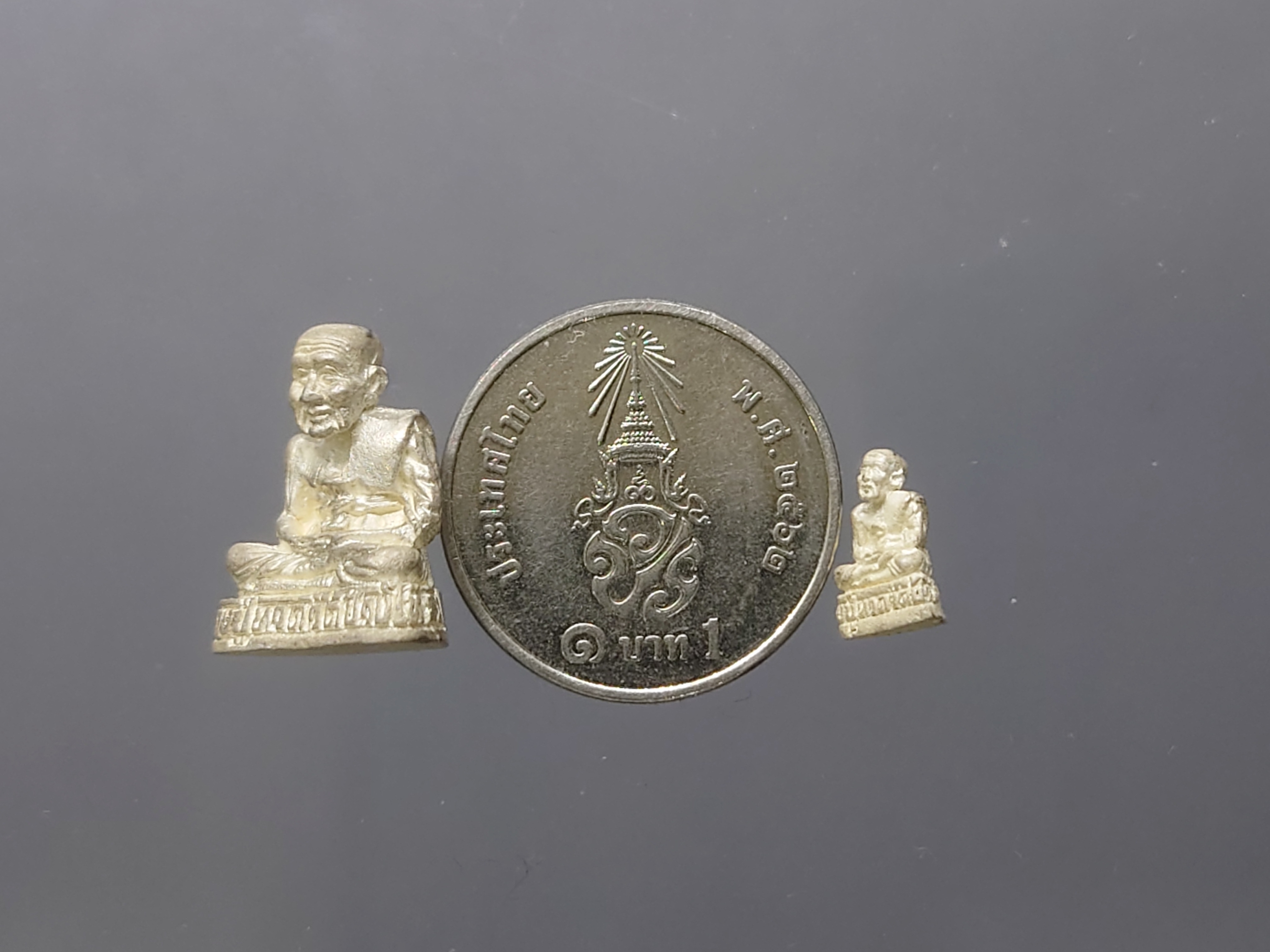 หลวงปู่ทวด ลอยองค์ เนื้อเงิน เล็ก-ใหญ่ รุ่นกาญจนาภิเษกครองราชครบ ๕๐ ปี วัดบวรนิเวศวิหาร พ.ศ.2539 พร้อมตลับเดิม