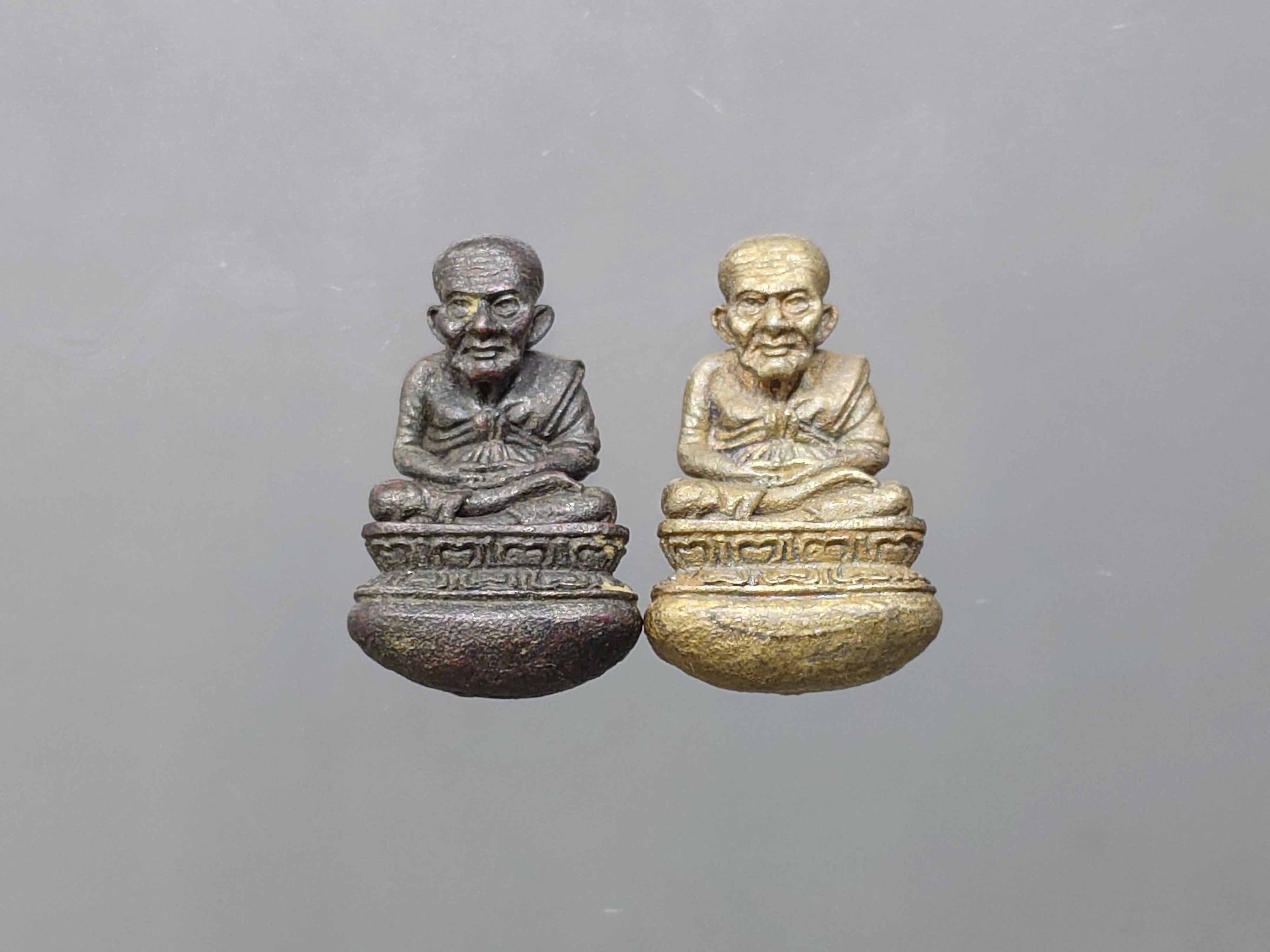 หลวงปู่ทวด รูปหล่อโบราณ พิมพ์เบ้าทุบ เล็ก รุ่นแรก เนื้อเงิน-นวะ พิธีพุทธาภิเษก วัดประสาทบุญญาวาส กทม. ปี2540 พร้อมกล่องเดิม