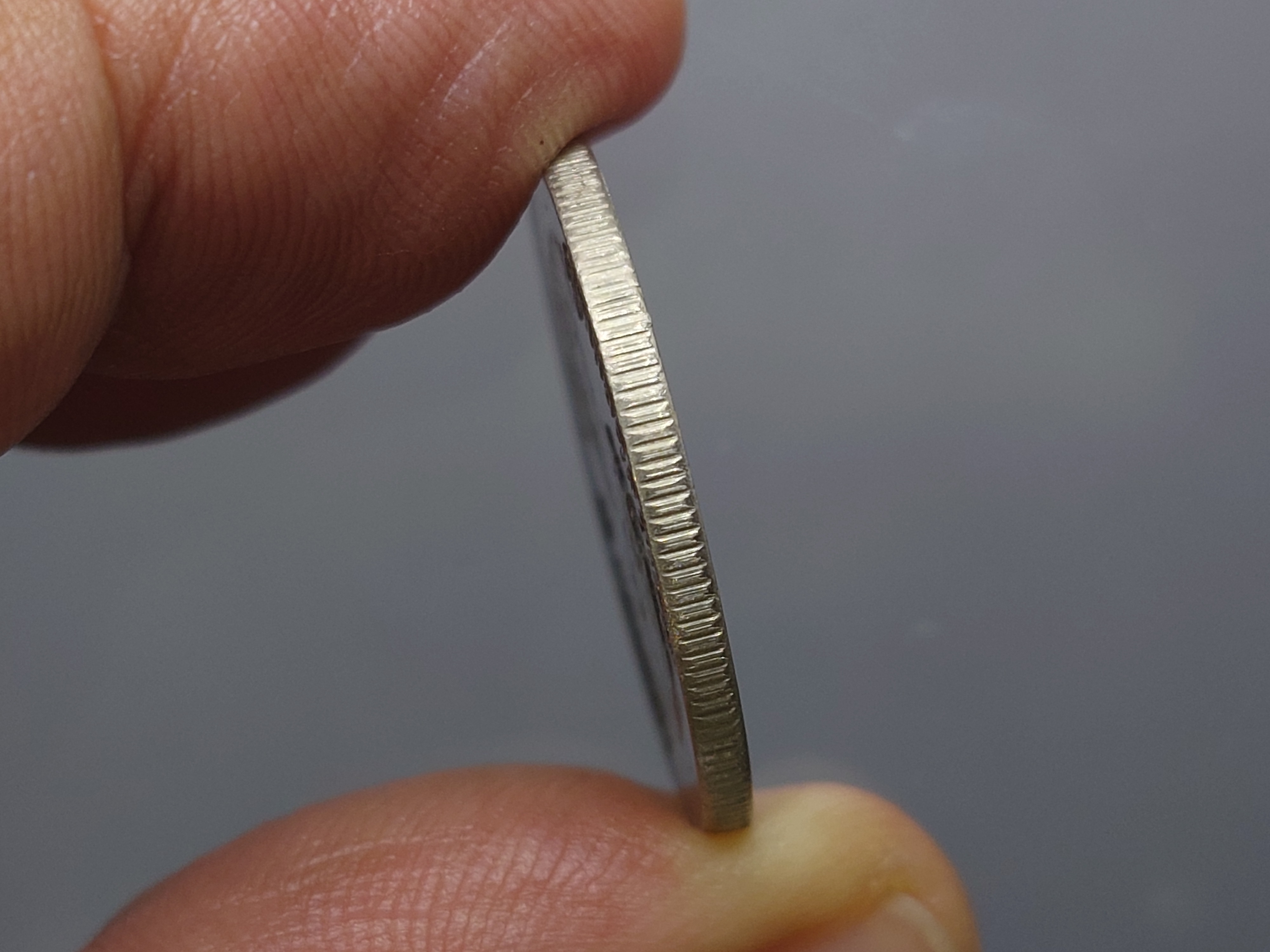 เหรียญ 1 บาท รัชกาลที่9 หลังวัดพระแก้ว บล็อกพระเศียรเล็ก บล็อกหายาก ติดลำดับ 5 เหรียญหายาก ปี2525 ไม่ผ่านใช้