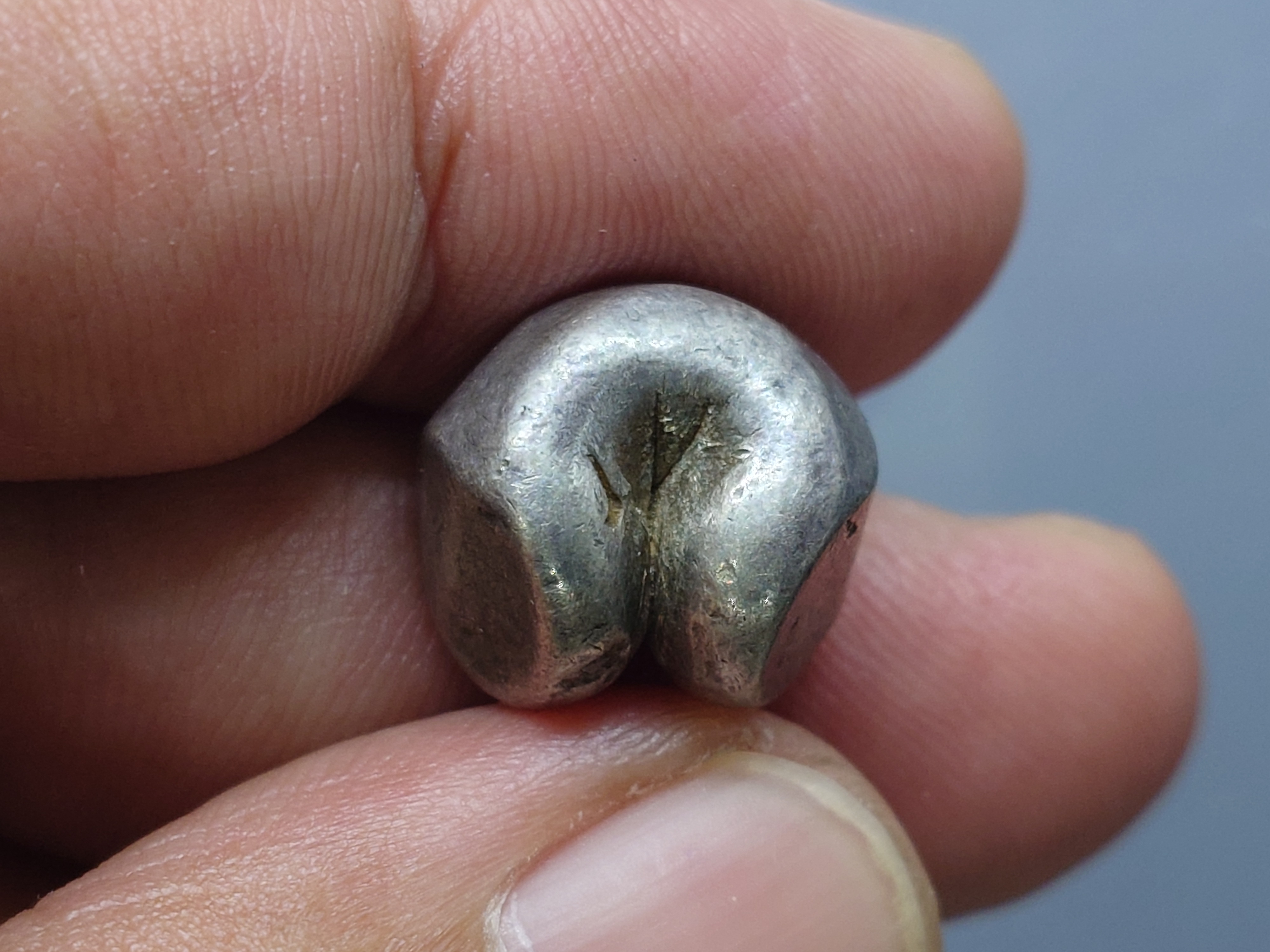 พดด้วง ขนาด 1 บาท ตราครุฑ รัชการที่ 2 สภาพสวย