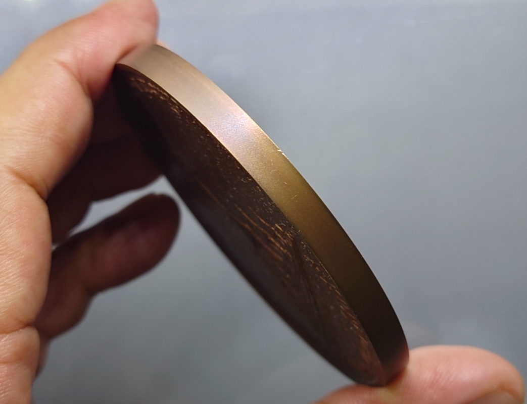 เหรียญที่ระลึกงานพระราชพิธีถวายพระเพลิงพระบรมศพ รัชกาลที่9 เนื้อทองแดง ขนาด 7 เซน พร้อมกล่อง ใบเซอร์