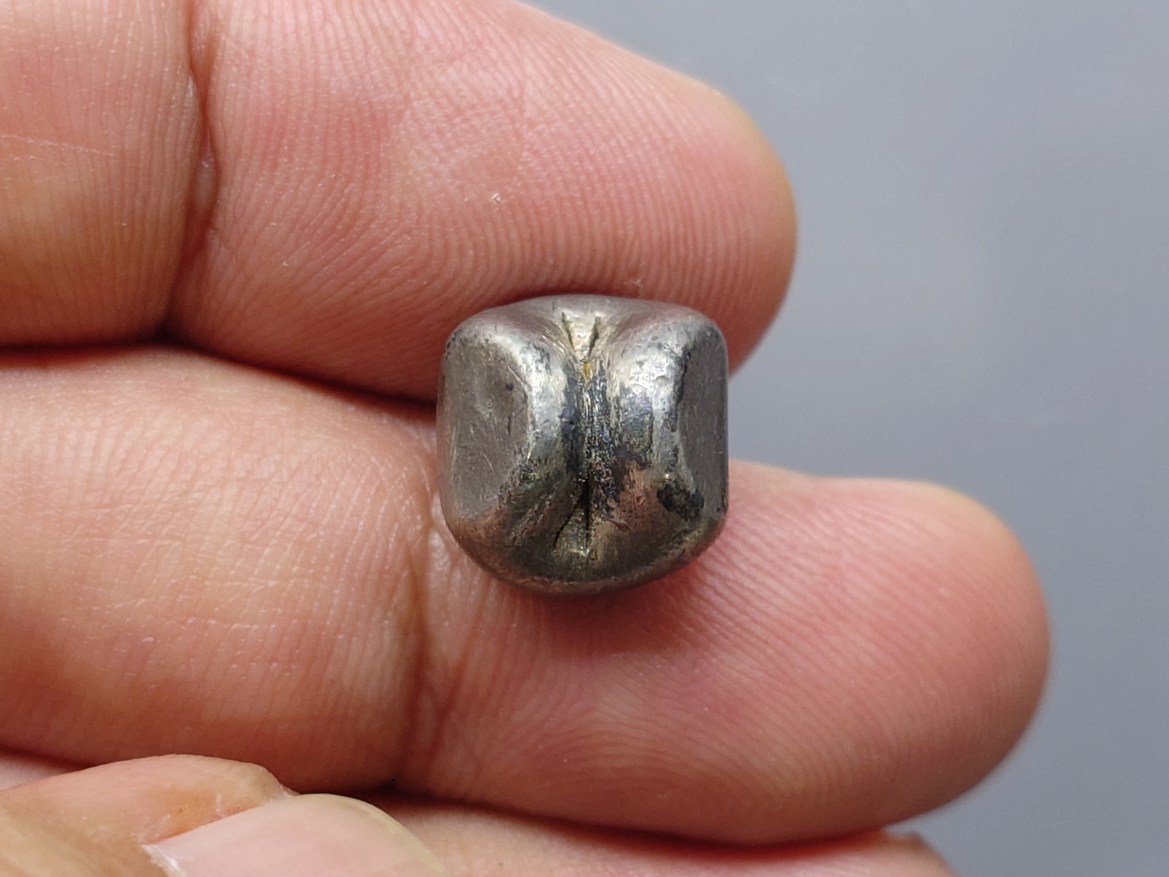 พดด้วง ขนาด 2 สลึง ตราพระแสงจักร - ปราสาท สมัยรัชกาลที่ 3 ปี2367 ขนาดหายาก สภาพสวย