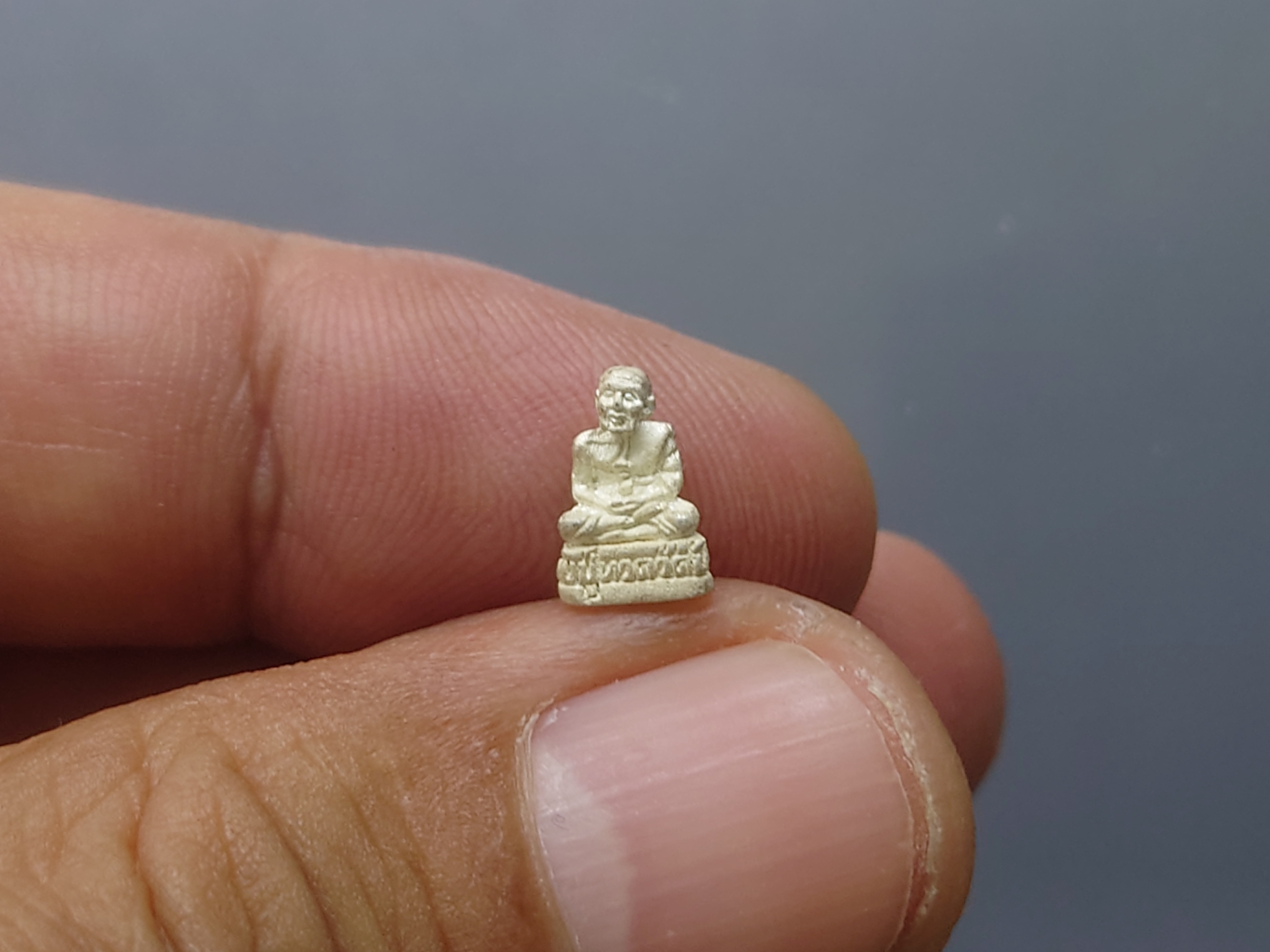 หลวงปู่ทวด ลอยองค์ เนื้อเงิน เล็ก-ใหญ่ รุ่นกาญจนาภิเษกครองราชครบ ๕๐ ปี วัดบวรนิเวศวิหาร พ.ศ.2539 พร้อมตลับเดิม