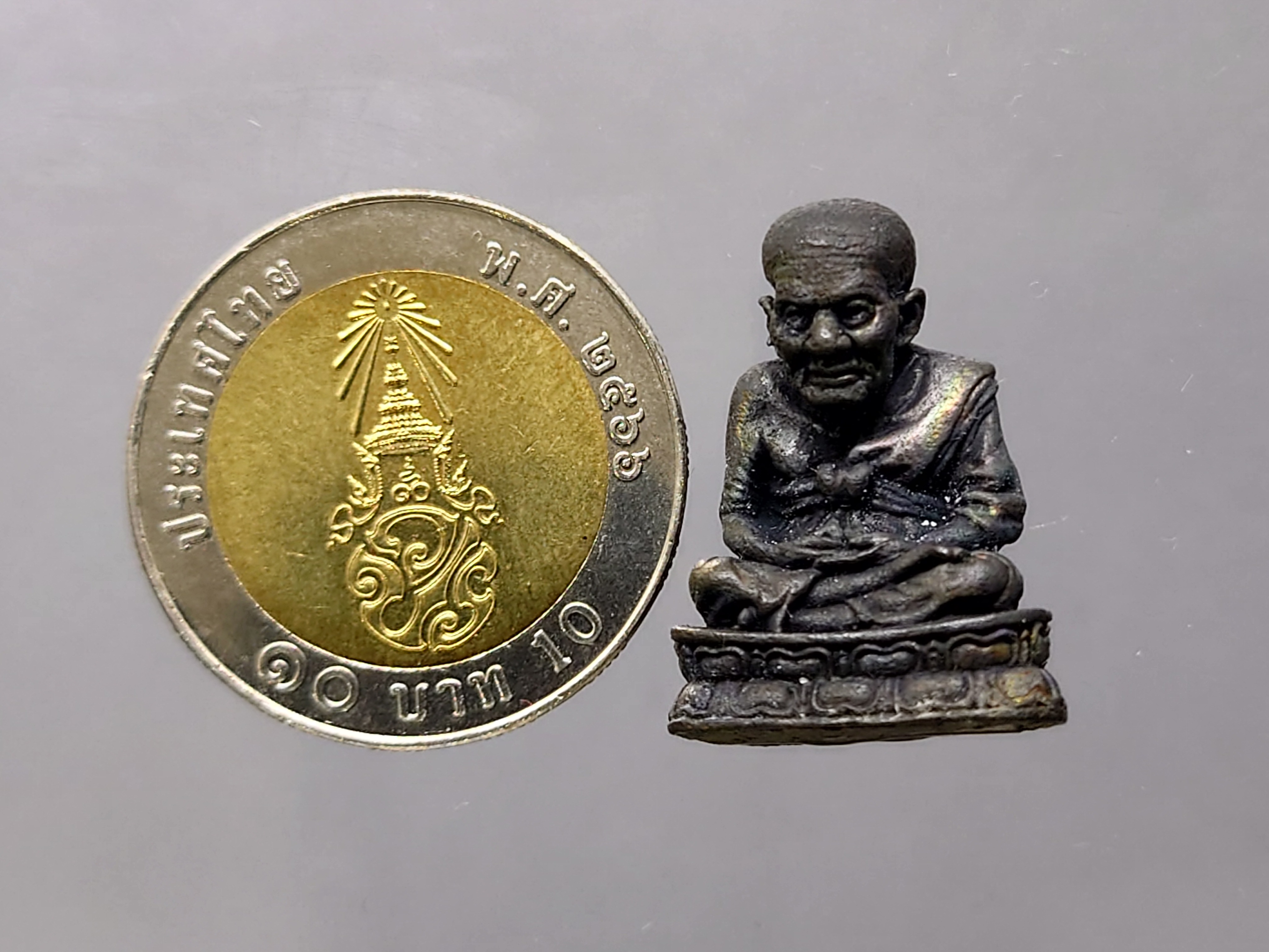 หลวงปู่ทวด เหยียบน้ำทะเลจืด (ลอยองค์) เนื้อนวโลหะ พิธีพุทธาภิเษก ณ วัดประสาทบุญญาวาส 22-24 สิงหาคม ปี2540 พร้อมกล่องเดิม