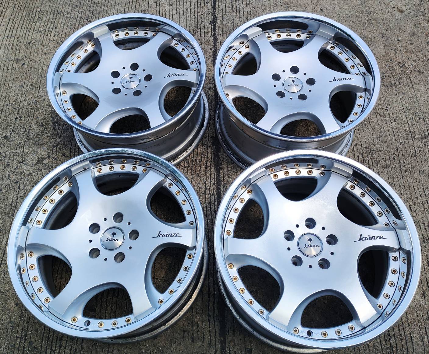 Weds Kranze Bazreia 18" ($2000)