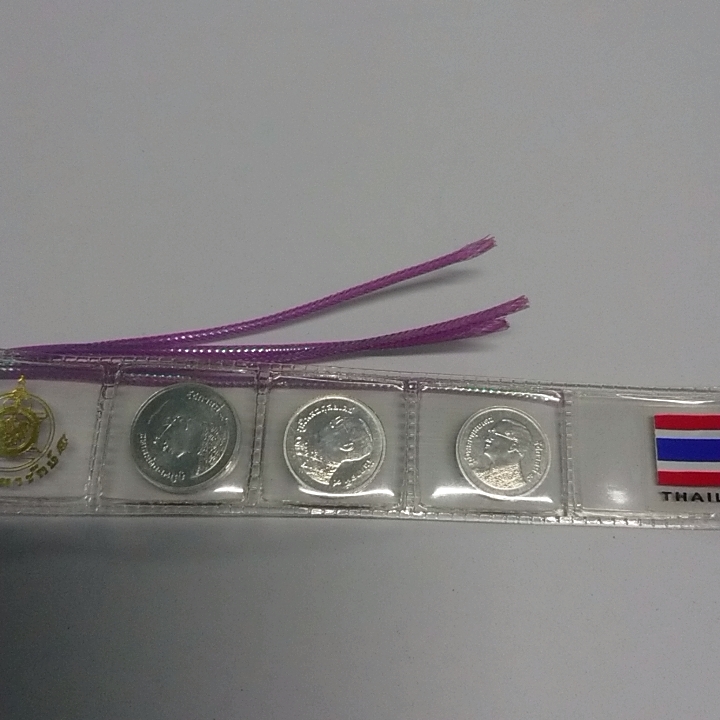 ที่คั่นหนังสือ ชุดเหรียญสตางค์ รัชกาลที่9 ปี พ.ศ.2552 ประกอบด้วย (1 สต. 5 สต. 10 สต.) สภาพไม่ผ่านใช้