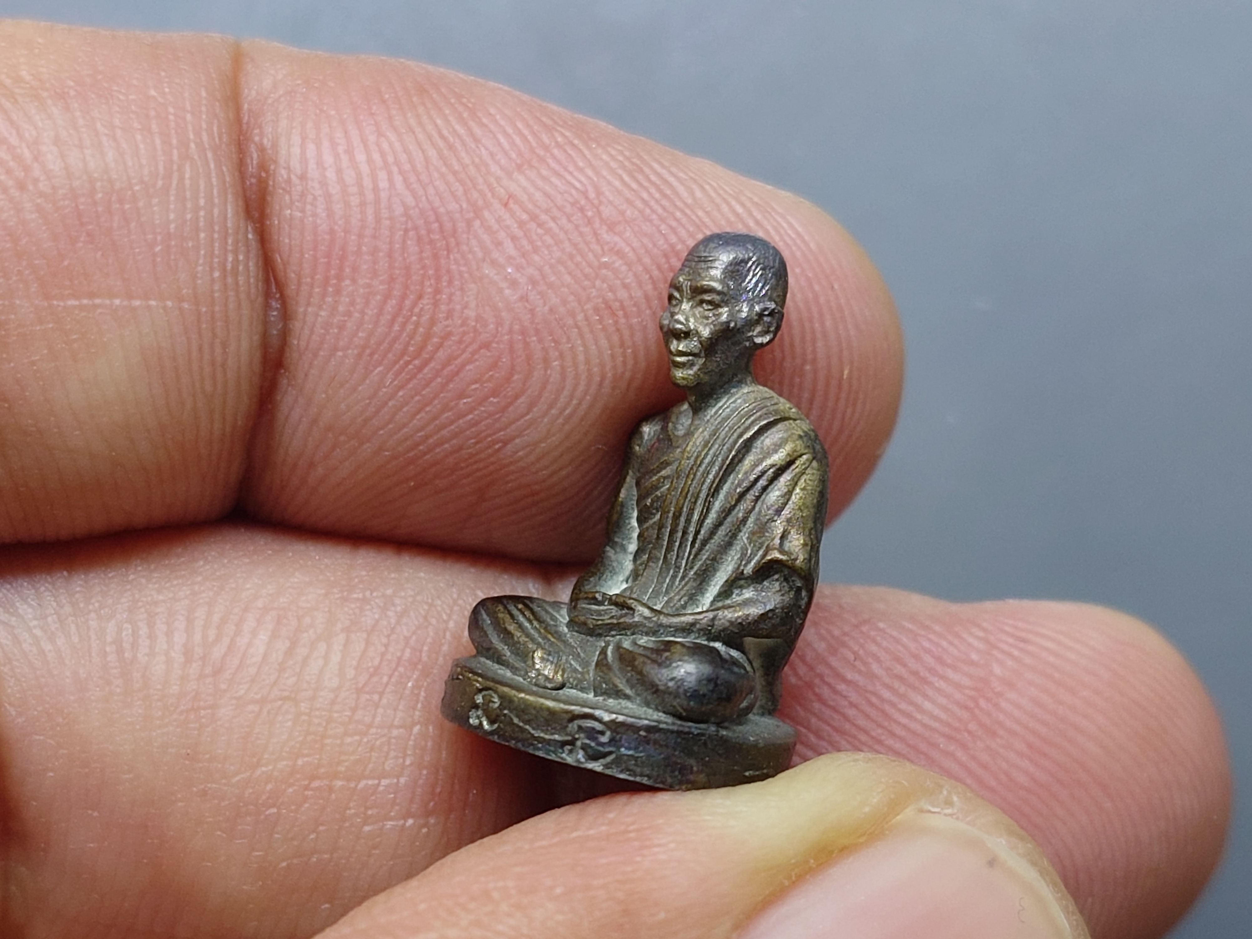 หลวงพ่อเกษม เขมโก ลอยองค์ เนื้อนวะโลหะ อธิษฐานจิตปลุกเสกโดย หลวงพ่อเกษม เขมโก สำนักสุสานไตรลักษณ์ ลำปาง ปี2537 ตลับเดิม