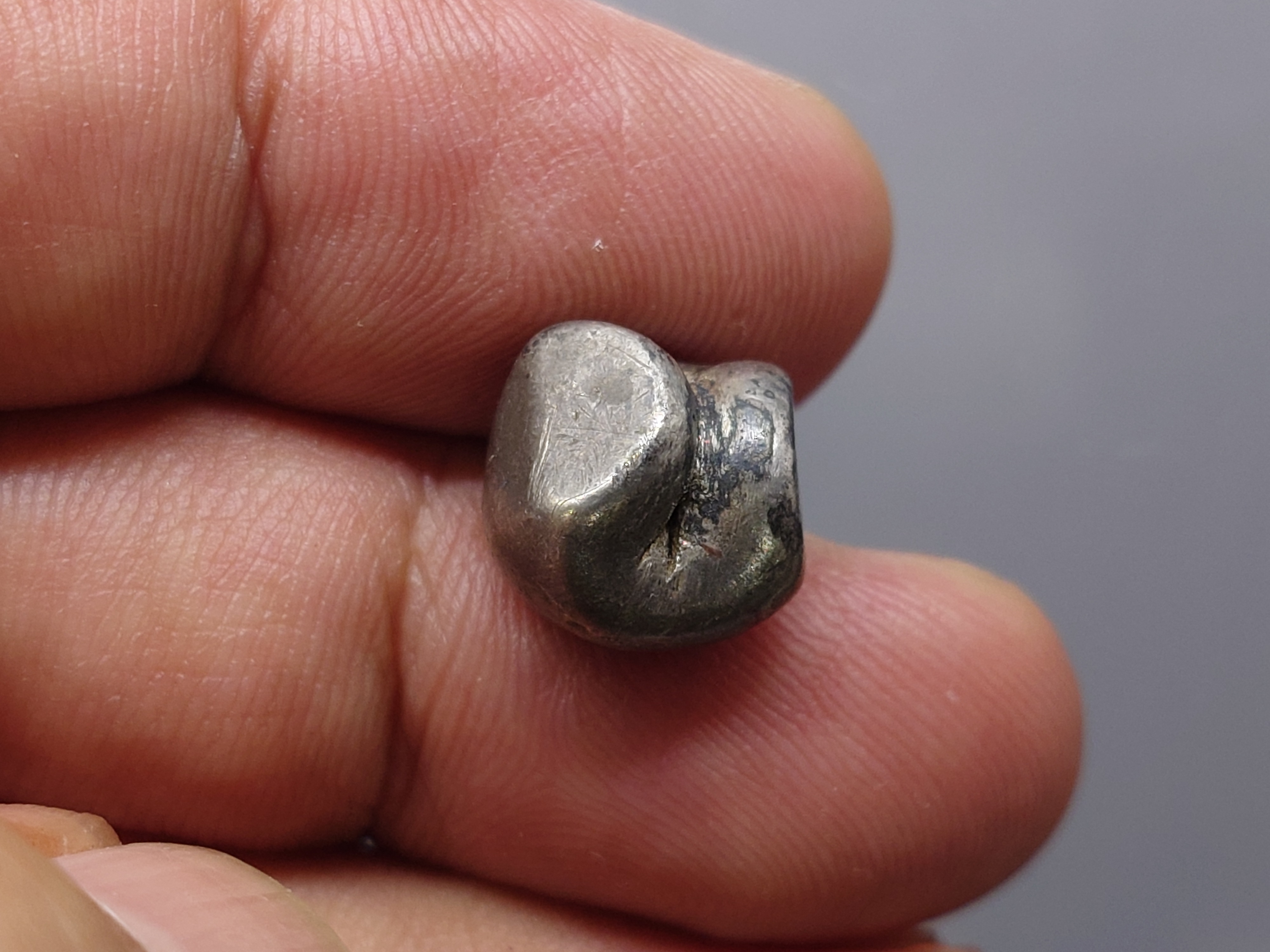 พดด้วง ขนาด 2 สลึง ตราพระแสงจักร - ปราสาท สมัยรัชกาลที่ 3 ปี2367 ขนาดหายาก สภาพสวย