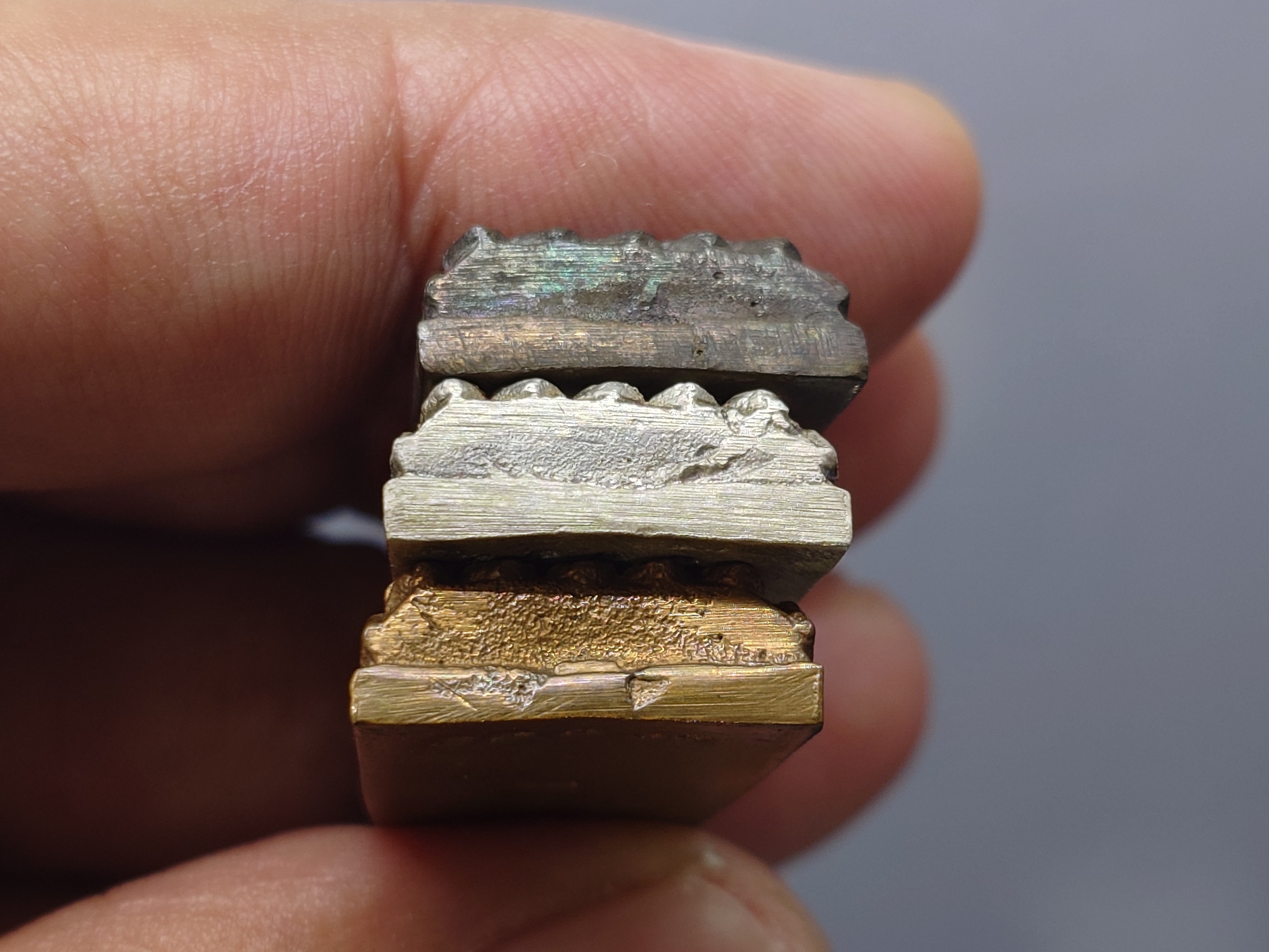 หลวงปู่ทวด สามีราโม รุ่นรัตนรังศรี (ชุดเนื้อเงิน นวะ ทองแดง) วัดช้างให้ พ.ศ.2541 พร้อมกล่องเดิม