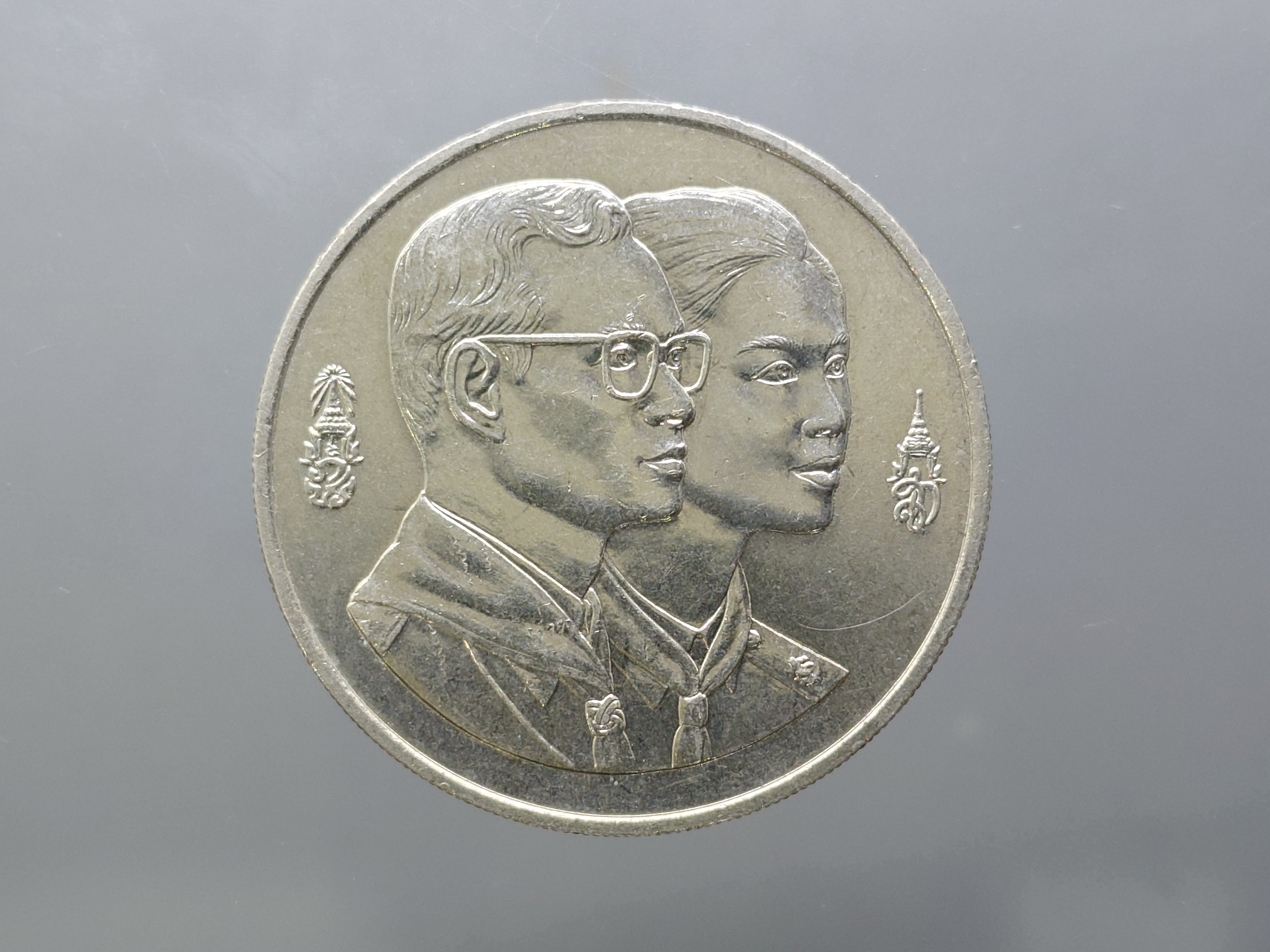 เหรียญ 100 บาท เนื้อนิเกิล ที่ระลึกการประชุมลูกเสือโลก ครั้งที่33 ปี1993 ไม่ผ่านใช้